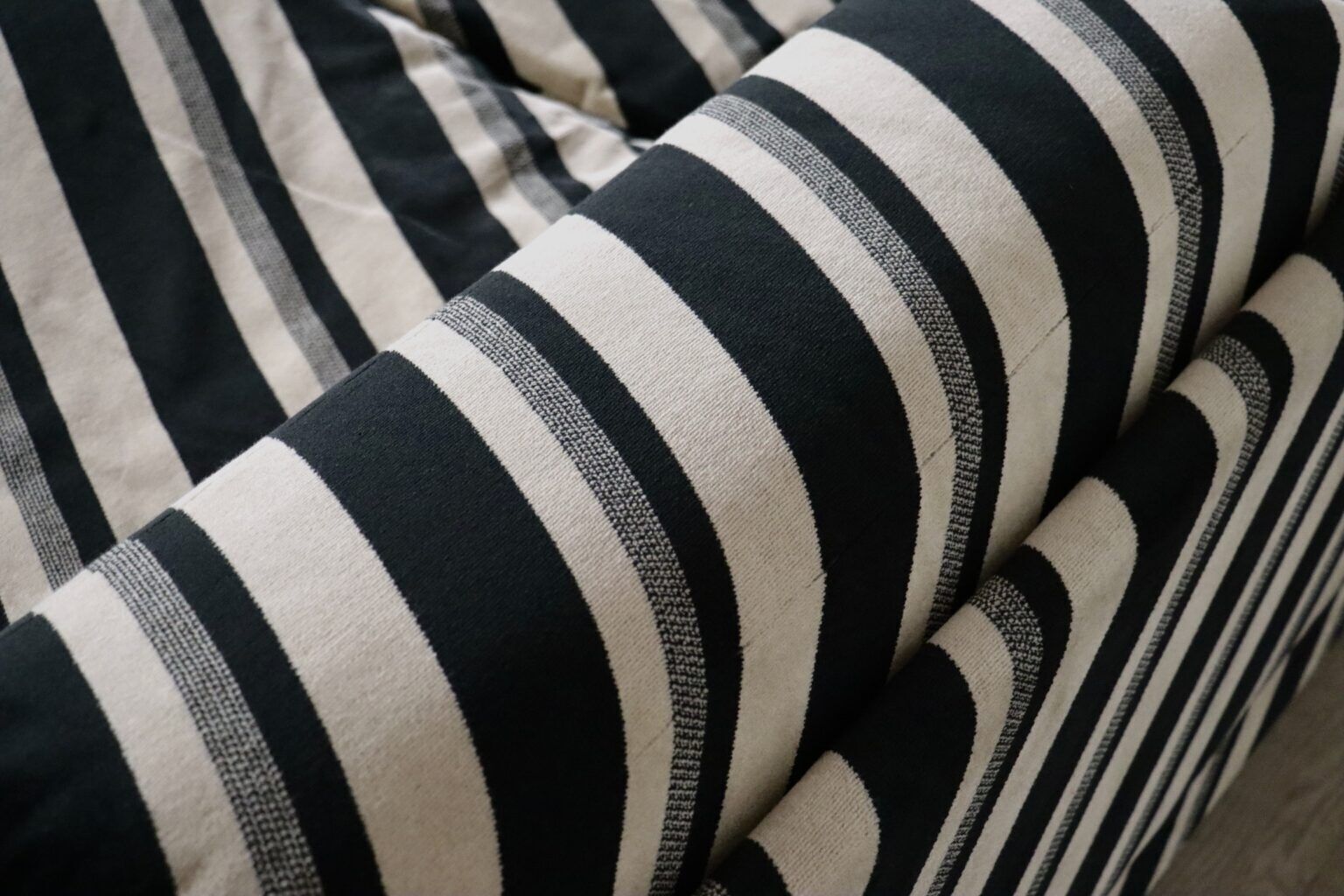 Howard Keith 'Diplomat' Sofa For Hk Furniture photo Meubels