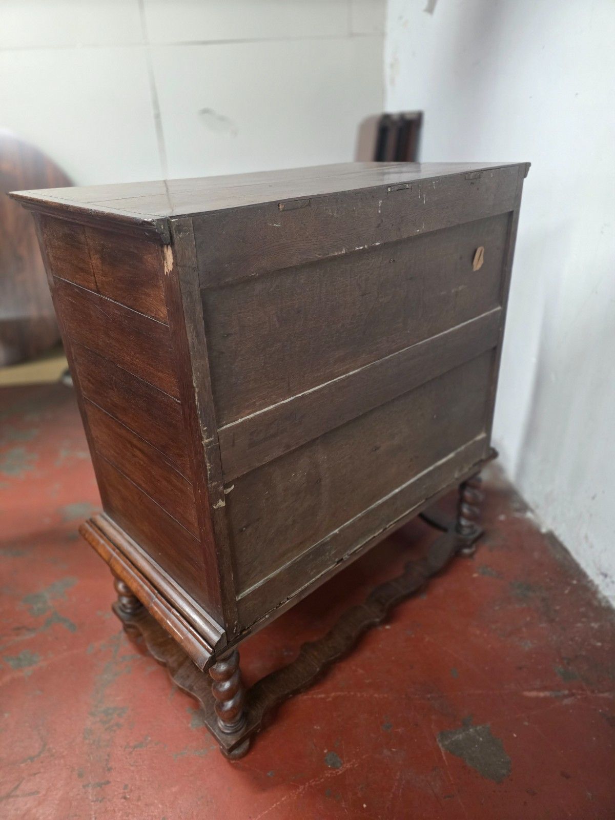 photo vinterior Antique Burr Walnut Queen Anne Chest On Stand 1710.