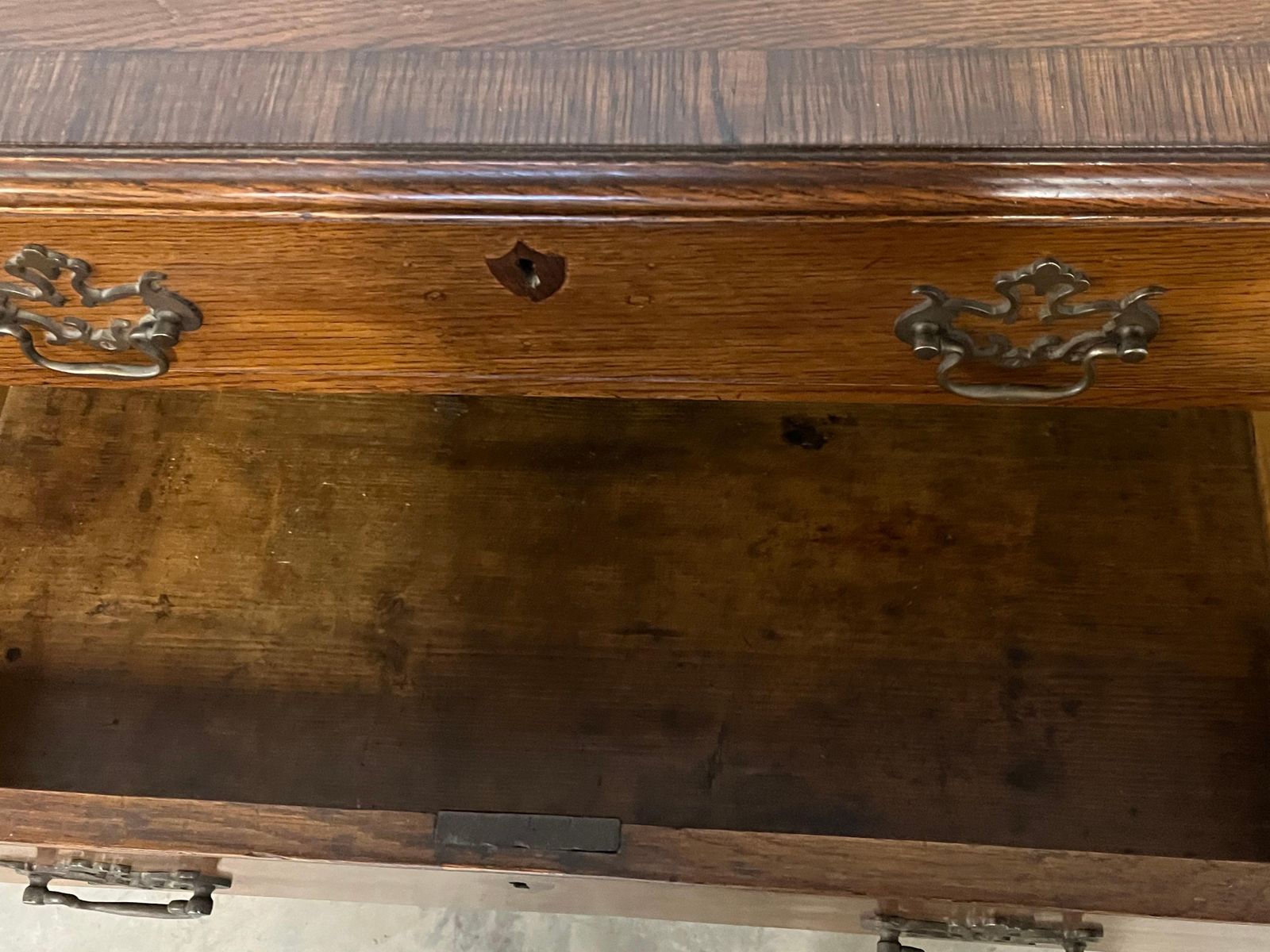 photo furniture 18th Century English Oak Georgian Chest Of Dreawers