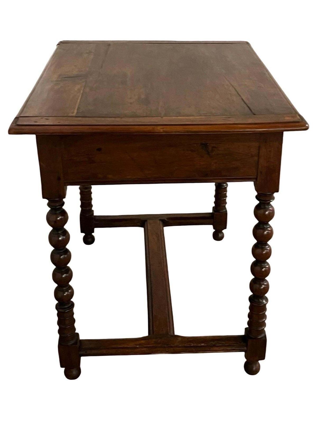18th Century Italian Walnut Louis XIV Side Table With Bobbin Legs photo Furniture