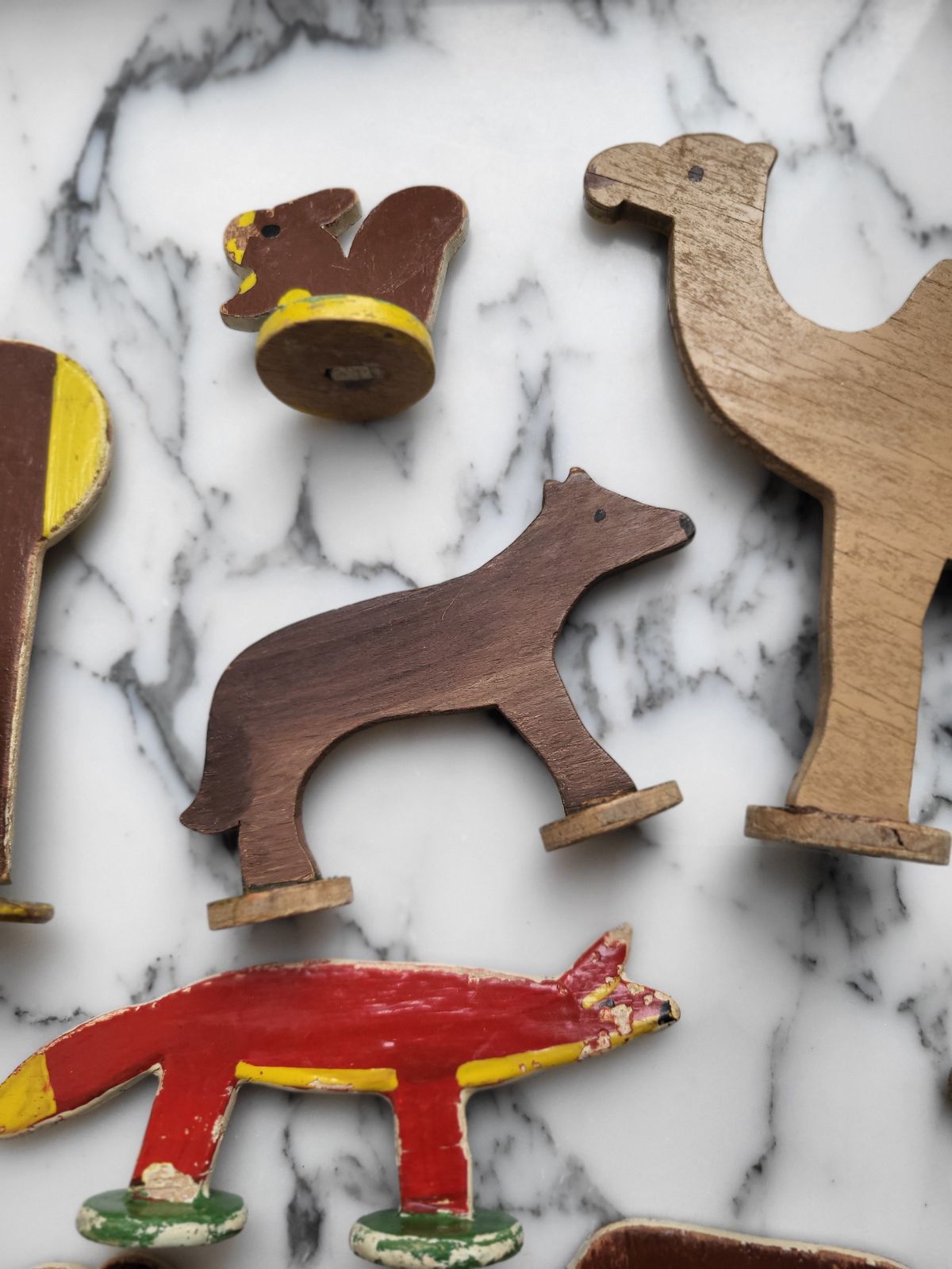 photo vinterior Set Of 20 Wooden Folk Art Animals, 1950s