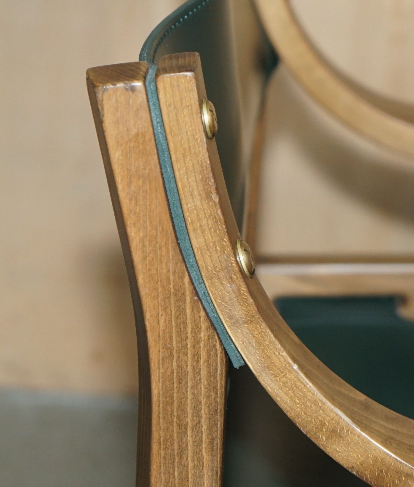 photo vintage Suite Of Four Rrp £5,240 Old Livoni Walnut Framed Green Saddle Leather Armchairs
