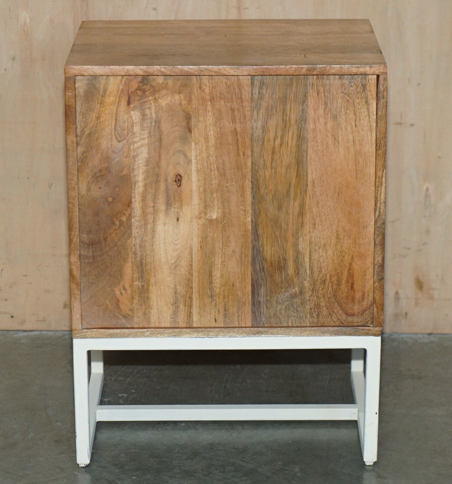 photo furniture Vintage Style Recliamed Wood Two Drawer Side End Nightstand Lamp Wine Table