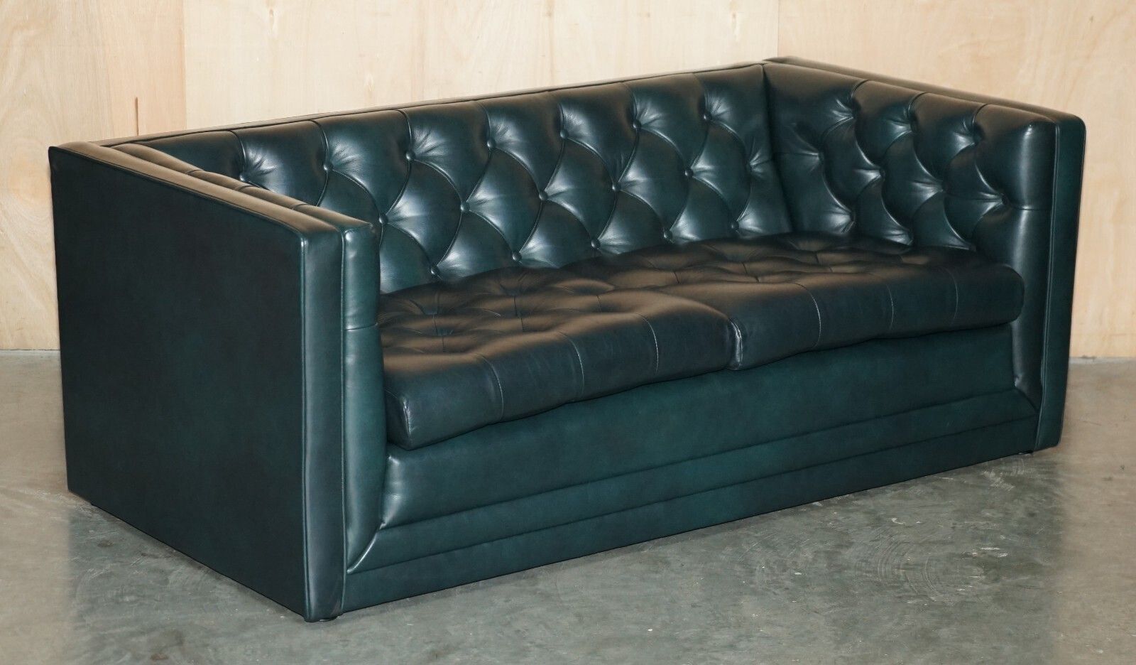 Art Deco Style 1970's Green Leather Chesterfield Sofa & Pair Of Armchairs Suite photo furniture