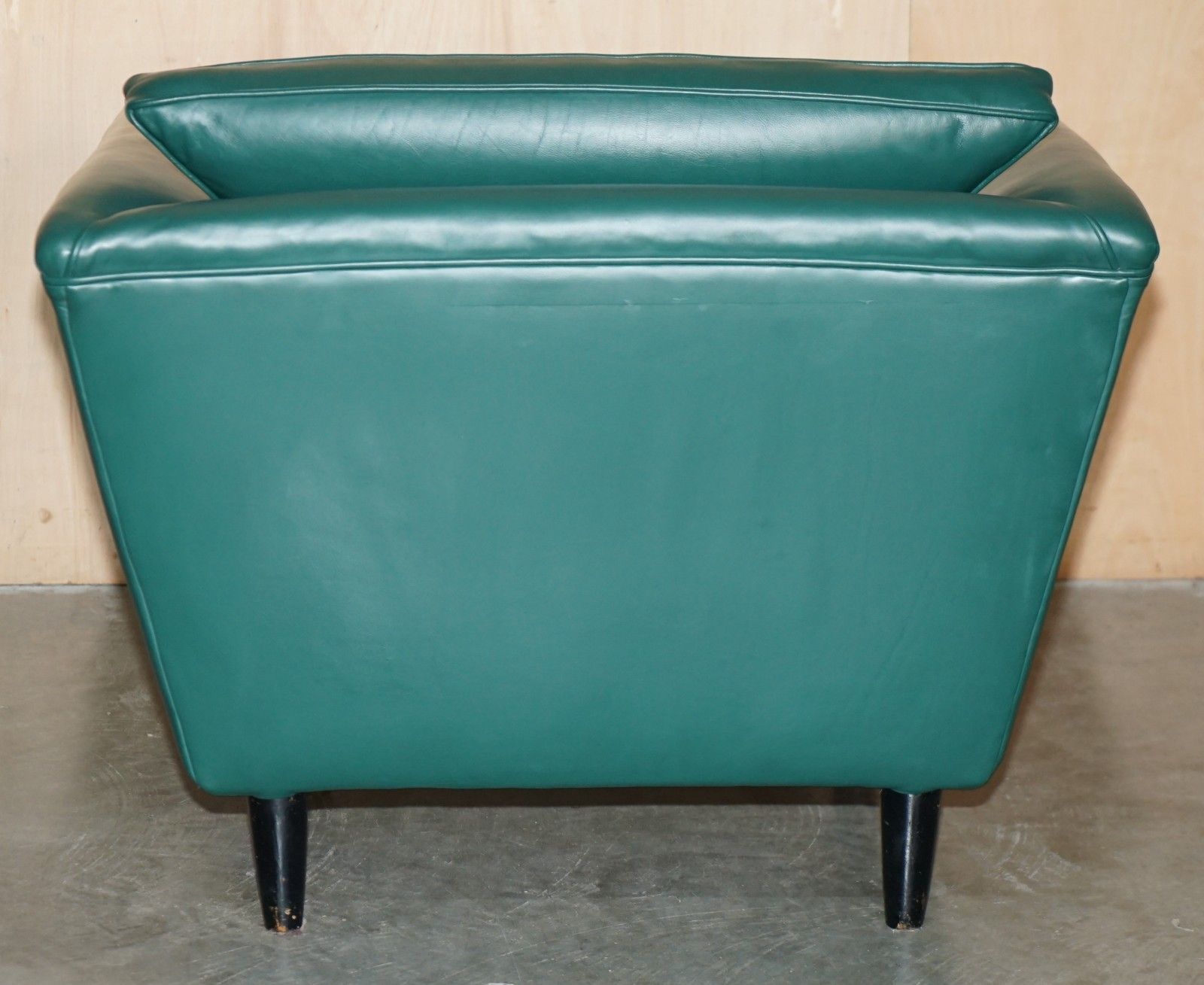 photo vinterior Pair Of Vintage Mid Century Modern Designer Green Leather Contemporary Armchairs