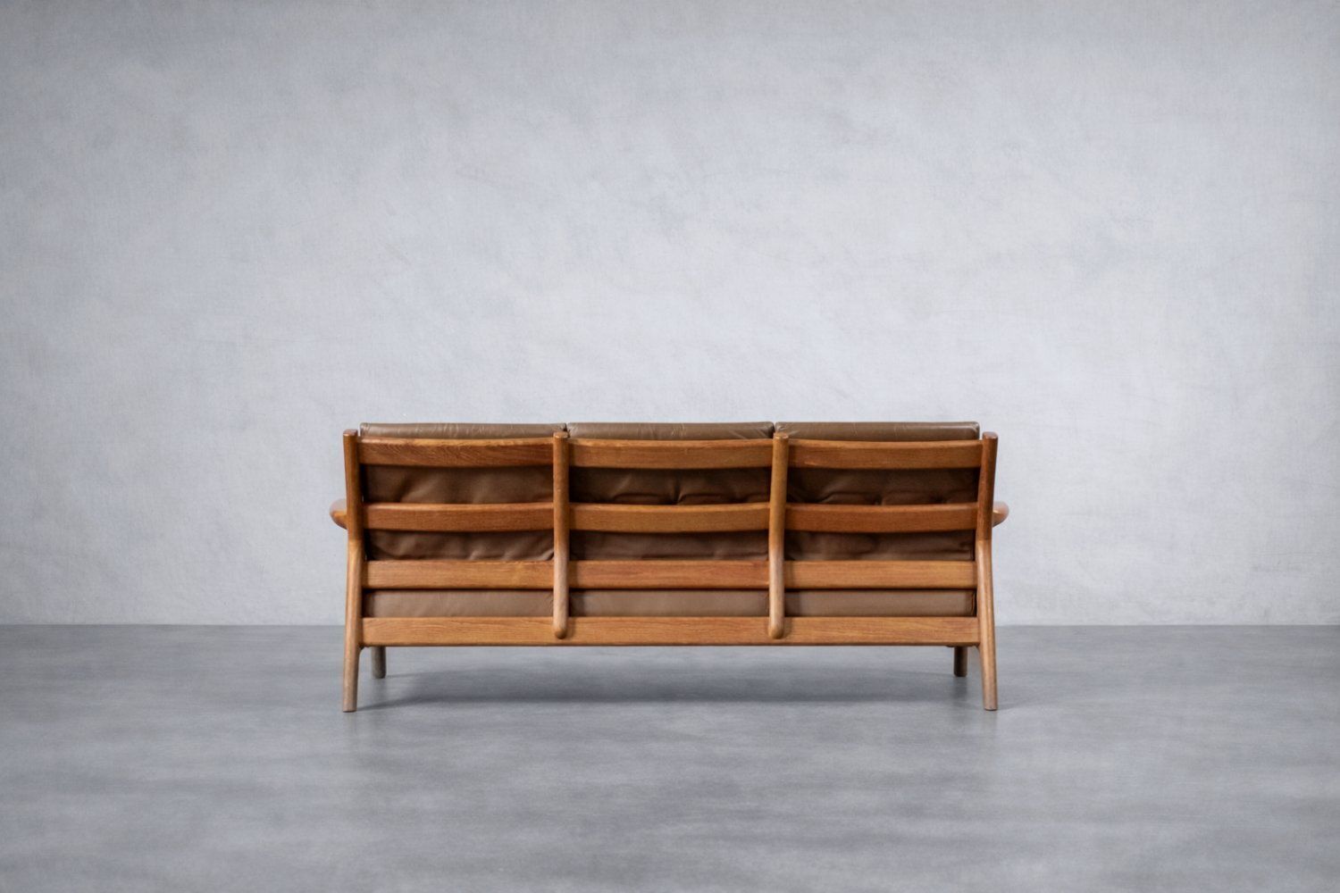 photo vinterior Mid Century Modern Danish Three Seater Sofa In Brown Leather By Georg Thams For A/S Vejen Polstermöbelfabrik, 1960s