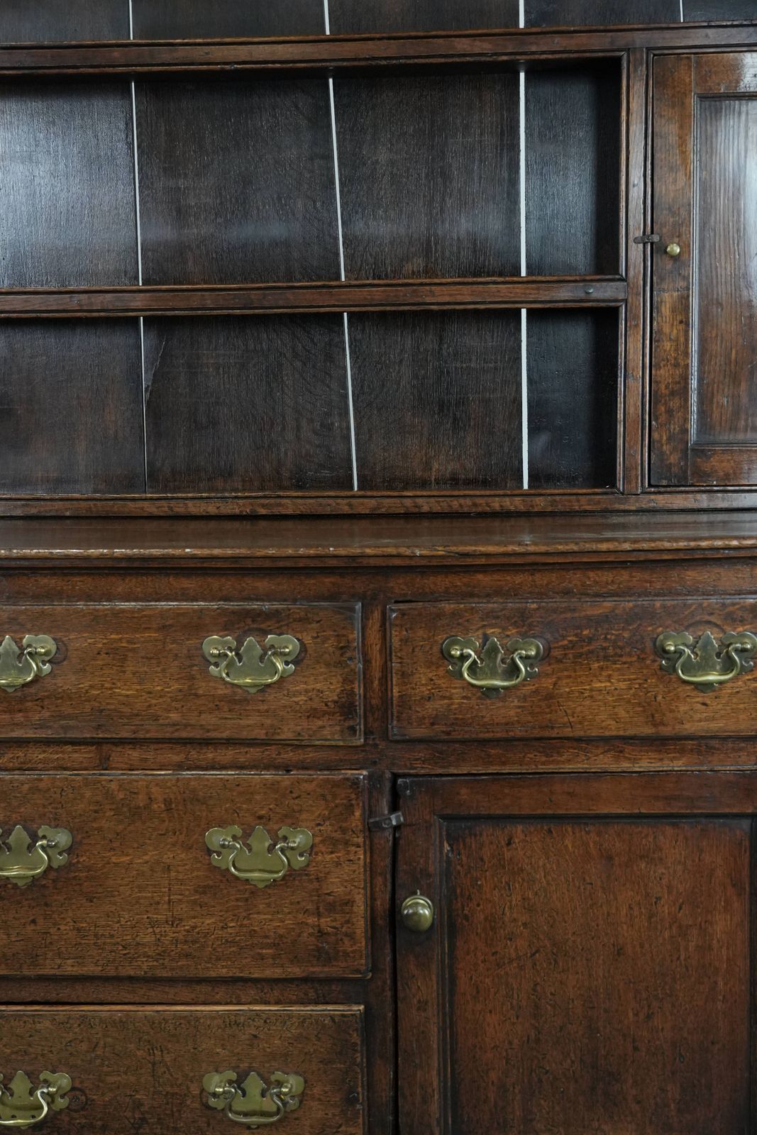 Grote Antieke Engelse Eikenhouten Kast / Keukenkast / Dressoirkast Uit De 18e Eeuw photo vinterior