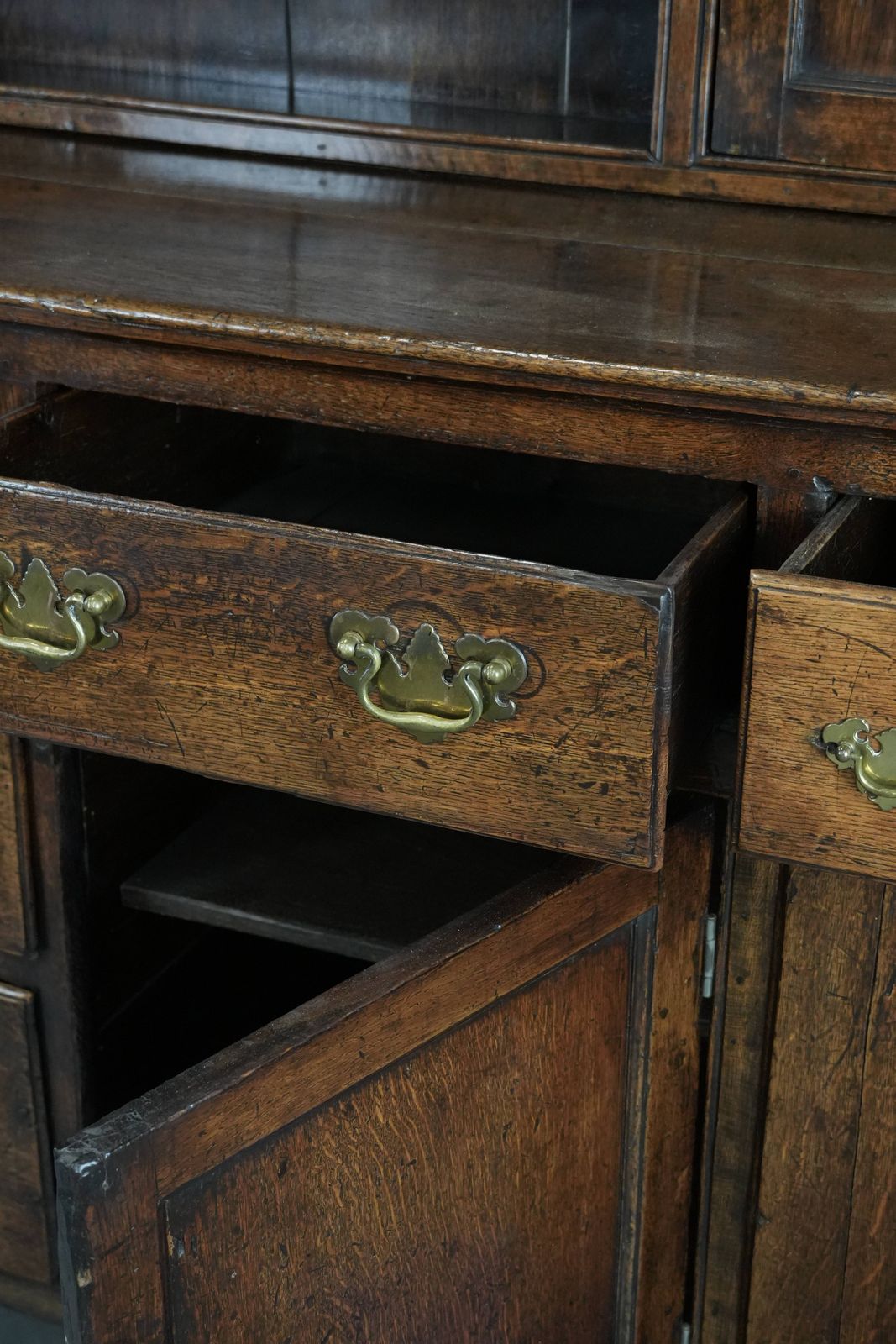 Grote Antieke Engelse Eikenhouten Kast / Keukenkast / Dressoirkast Uit De 18e Eeuw photo buy
