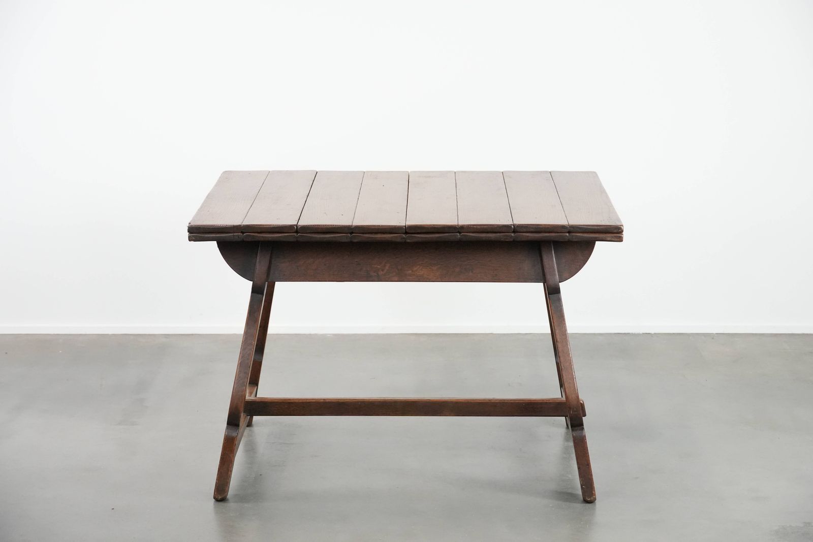 Bijzondere Antieke Zwitserse Inklapbare Eettafel Van Eikenhout, Midden 19e Eeuw photo Meubels