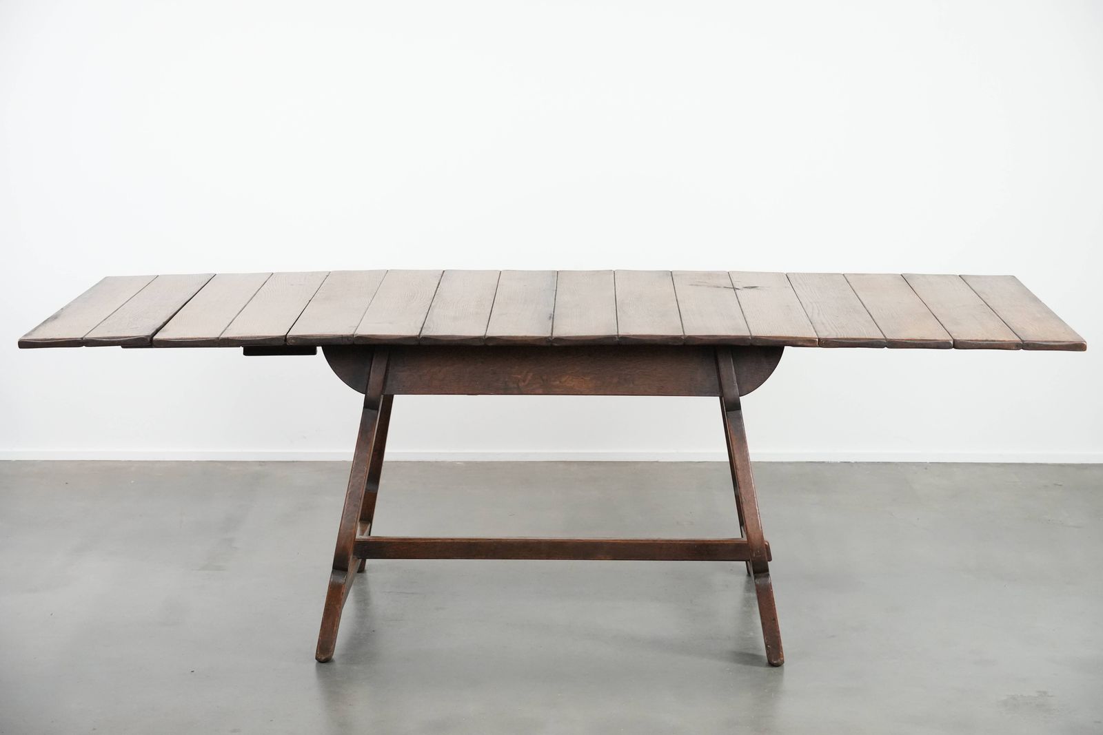 Bijzondere Antieke Zwitserse Inklapbare Eettafel Van Eikenhout, Midden 19e Eeuw photo 2136.0