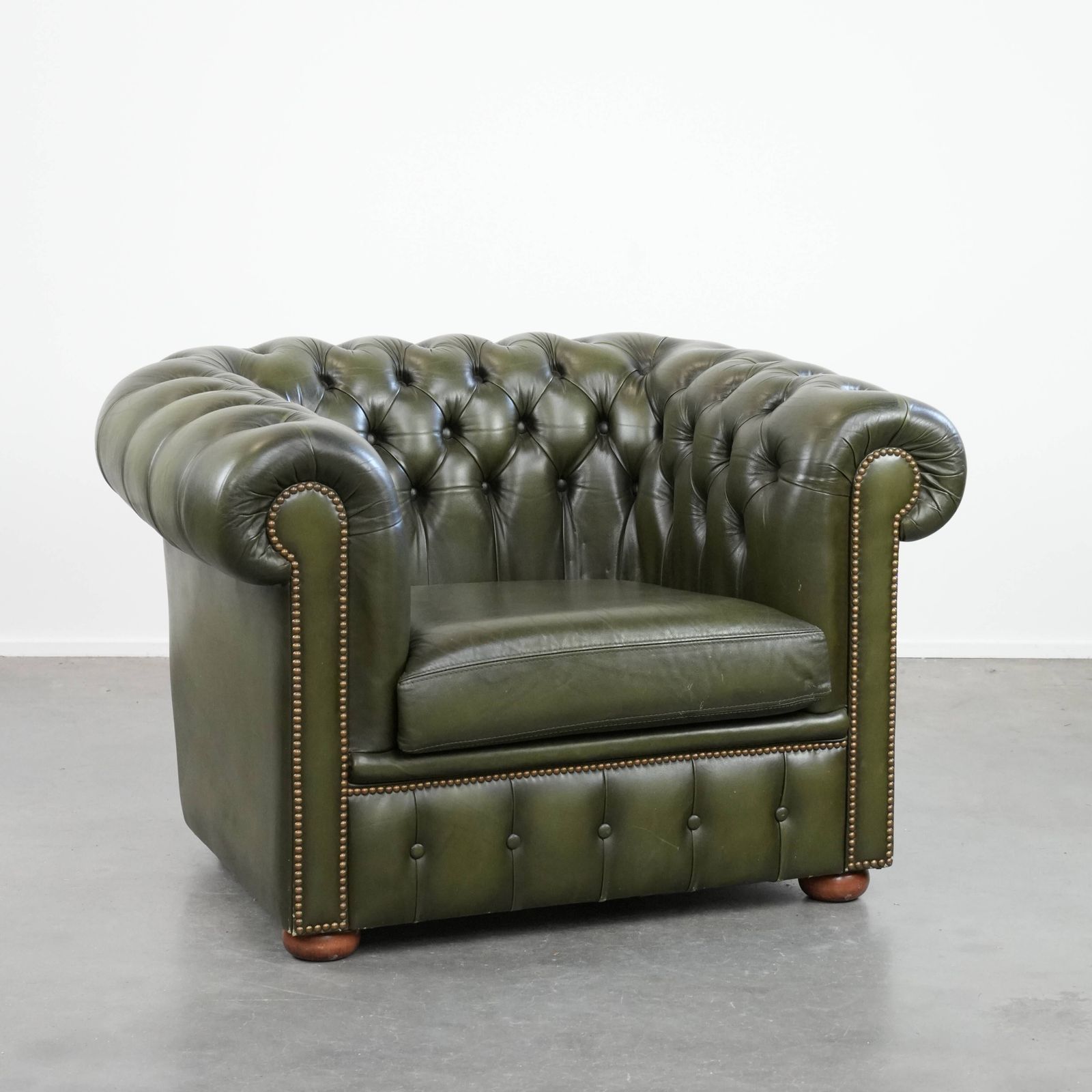 Beautiful Green Cowhide Chesterfield Club Armchair In English Style With A Classic Finish With Decorative Nails