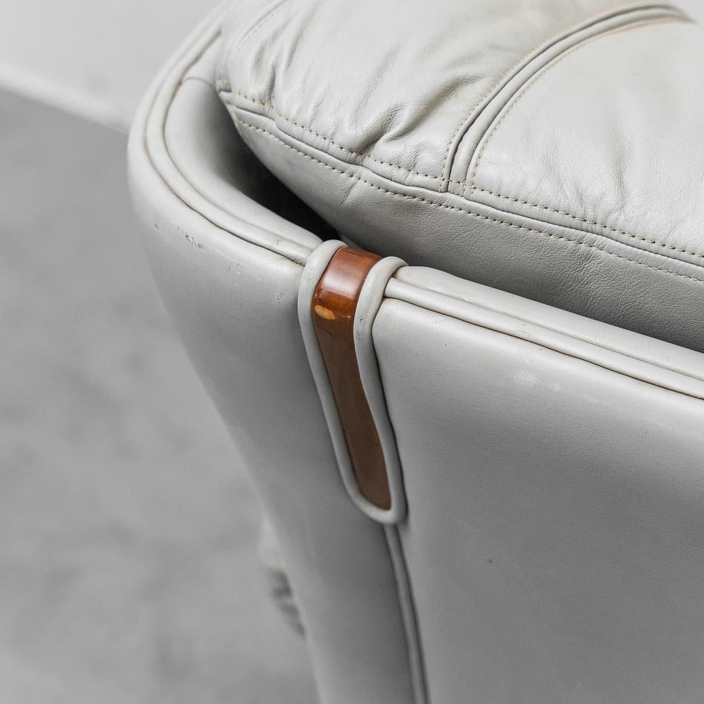 photo furniture Pair Of Vintage Armchairs In Grey Leather And Wood, 1950s Modern Antiques