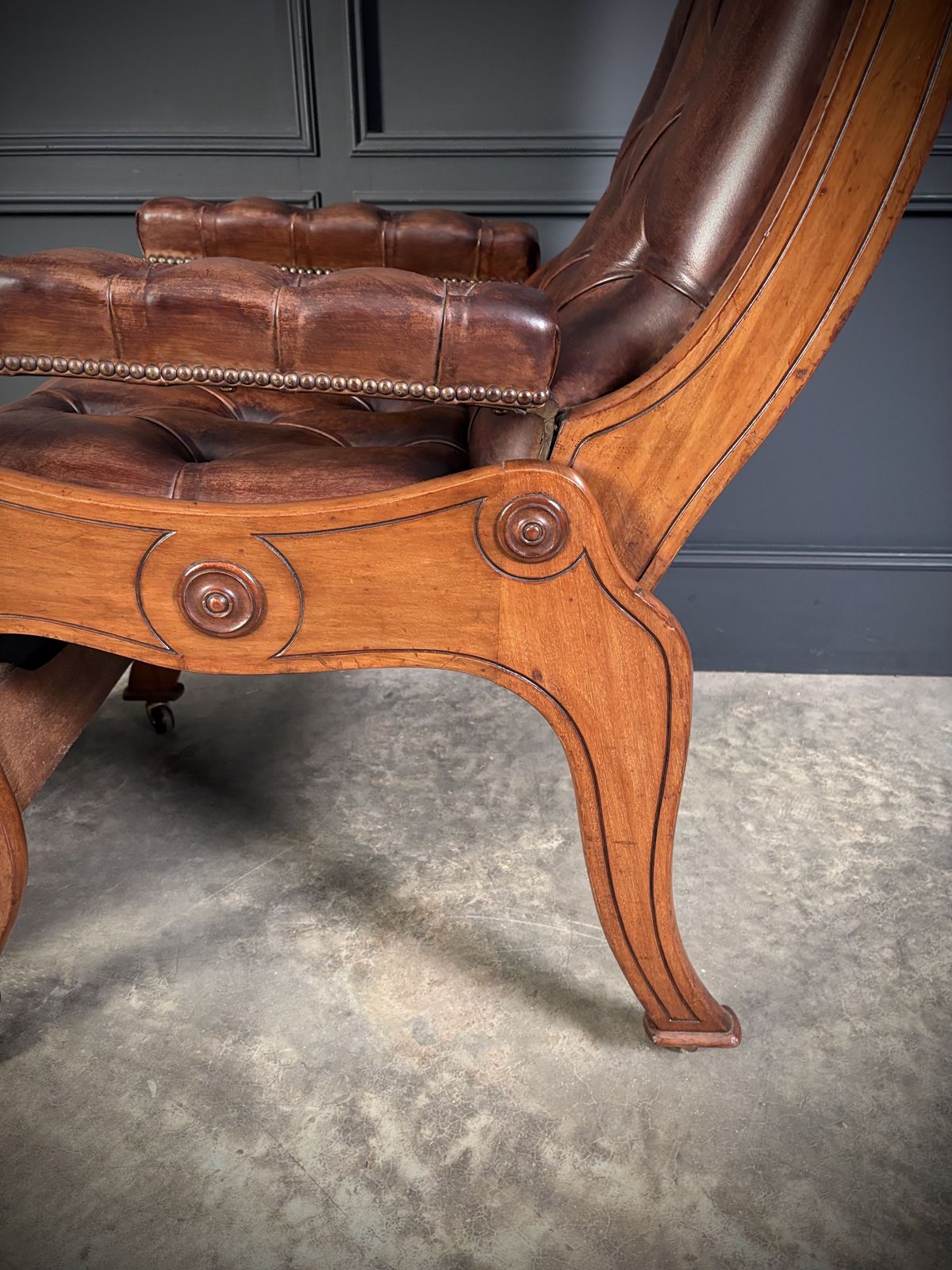 photo furniture Superb Regency Mahogany & Leather Reclining Armchair