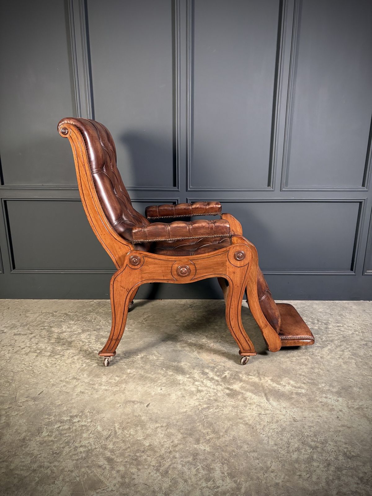 photo vinterior Superb Regency Mahogany & Leather Reclining Armchair