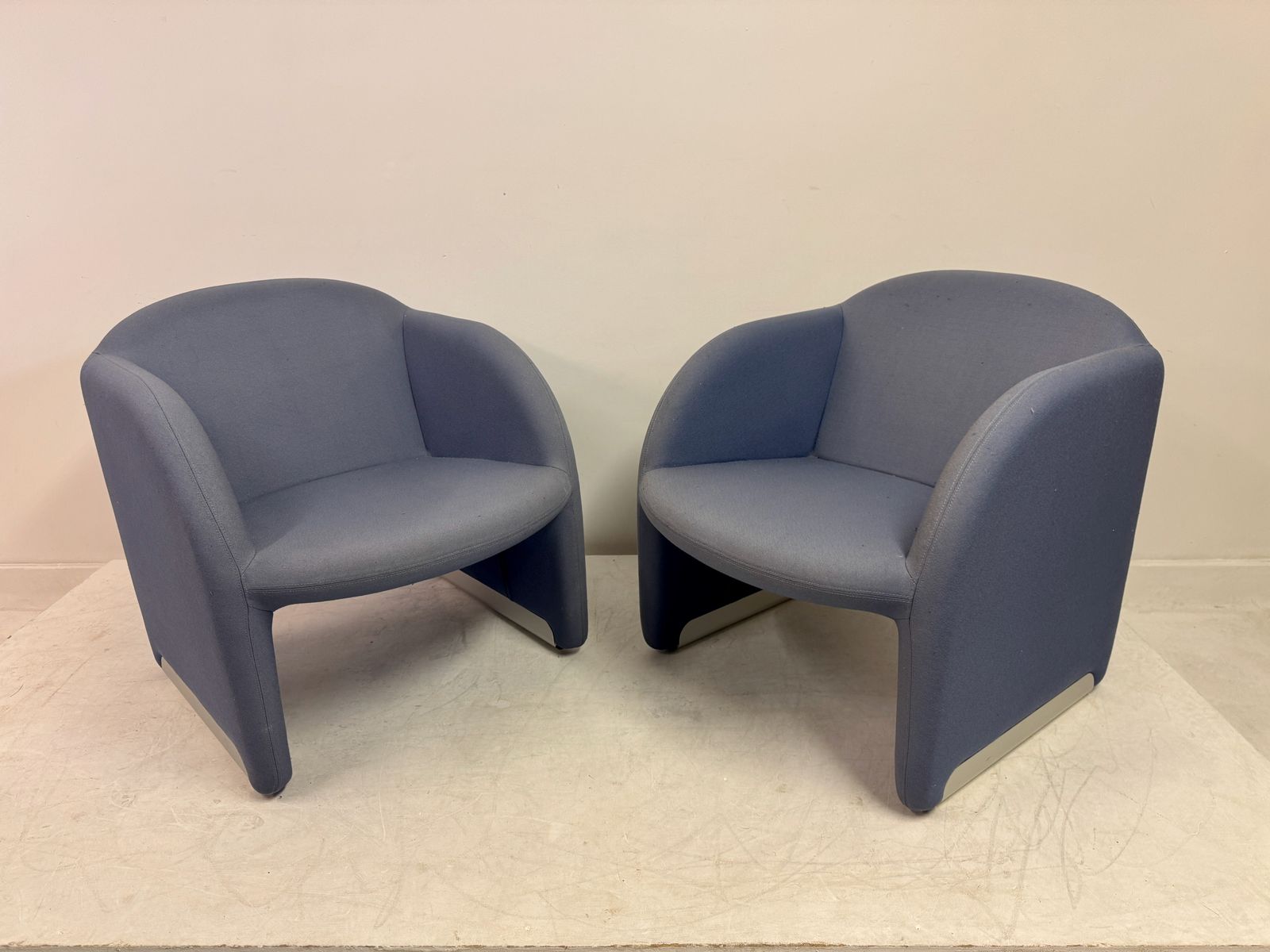 Pair Of Ben Chairs By Pierre Paulin For Artifort photo Furniture