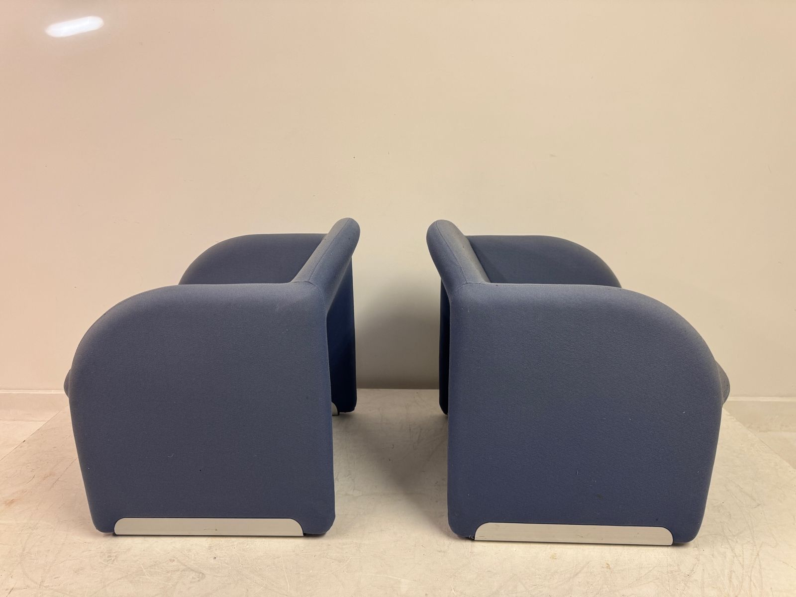 Pair Of Ben Chairs By Pierre Paulin For Artifort photo 995.0