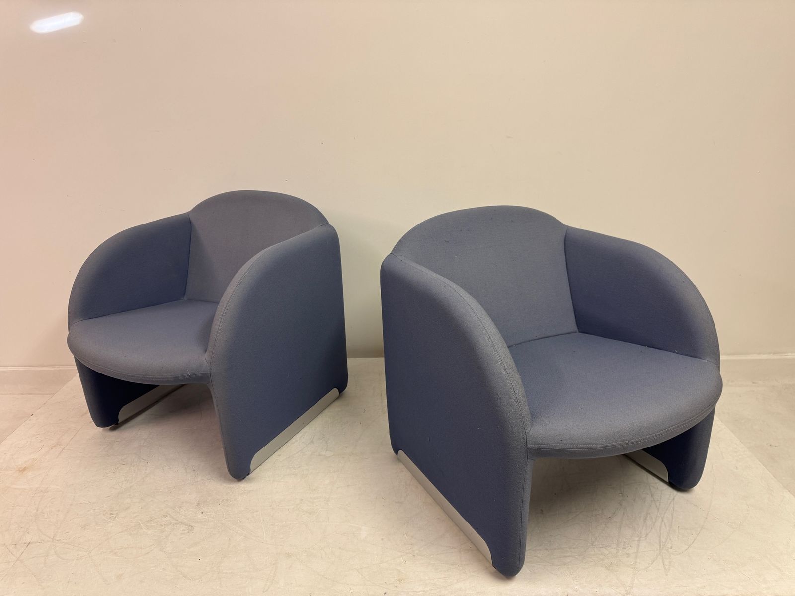 photo for sale Pair Of Ben Chairs By Pierre Paulin For Artifort