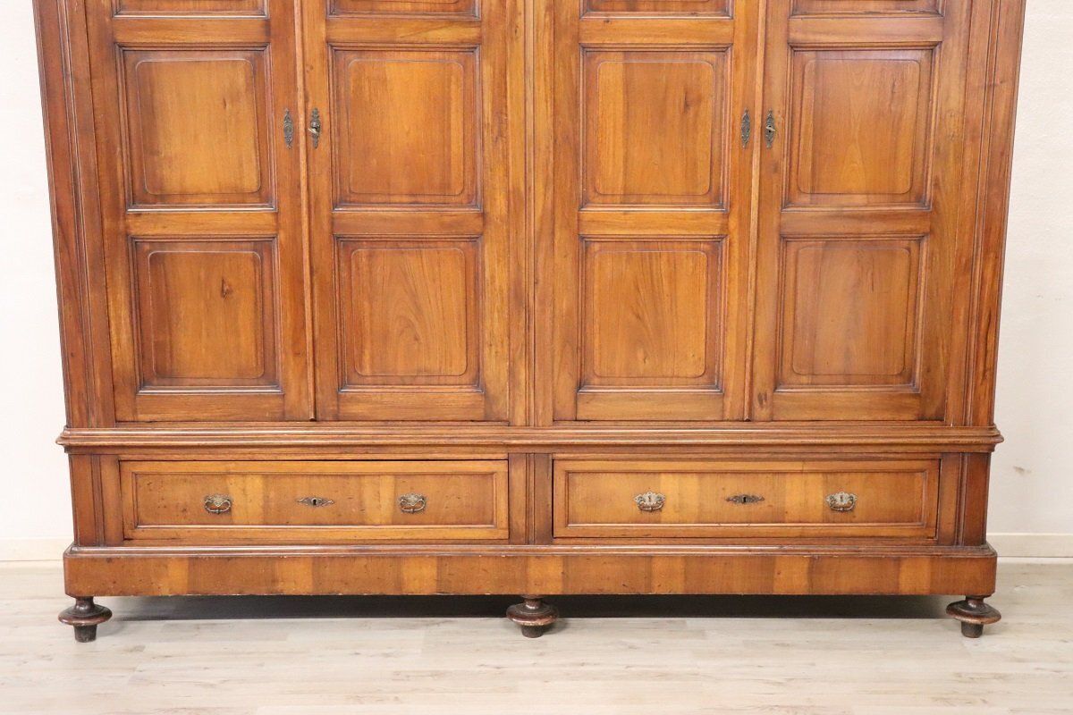 photo vinterior Large Antique 19th Century 4 Door Wardrobe In Walnut