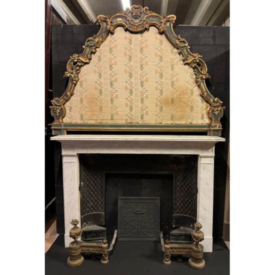 Camino Mantello In Marmo Bianco Di Carrara, Scolpito Con Coppa Centrale, Italia photo furniture