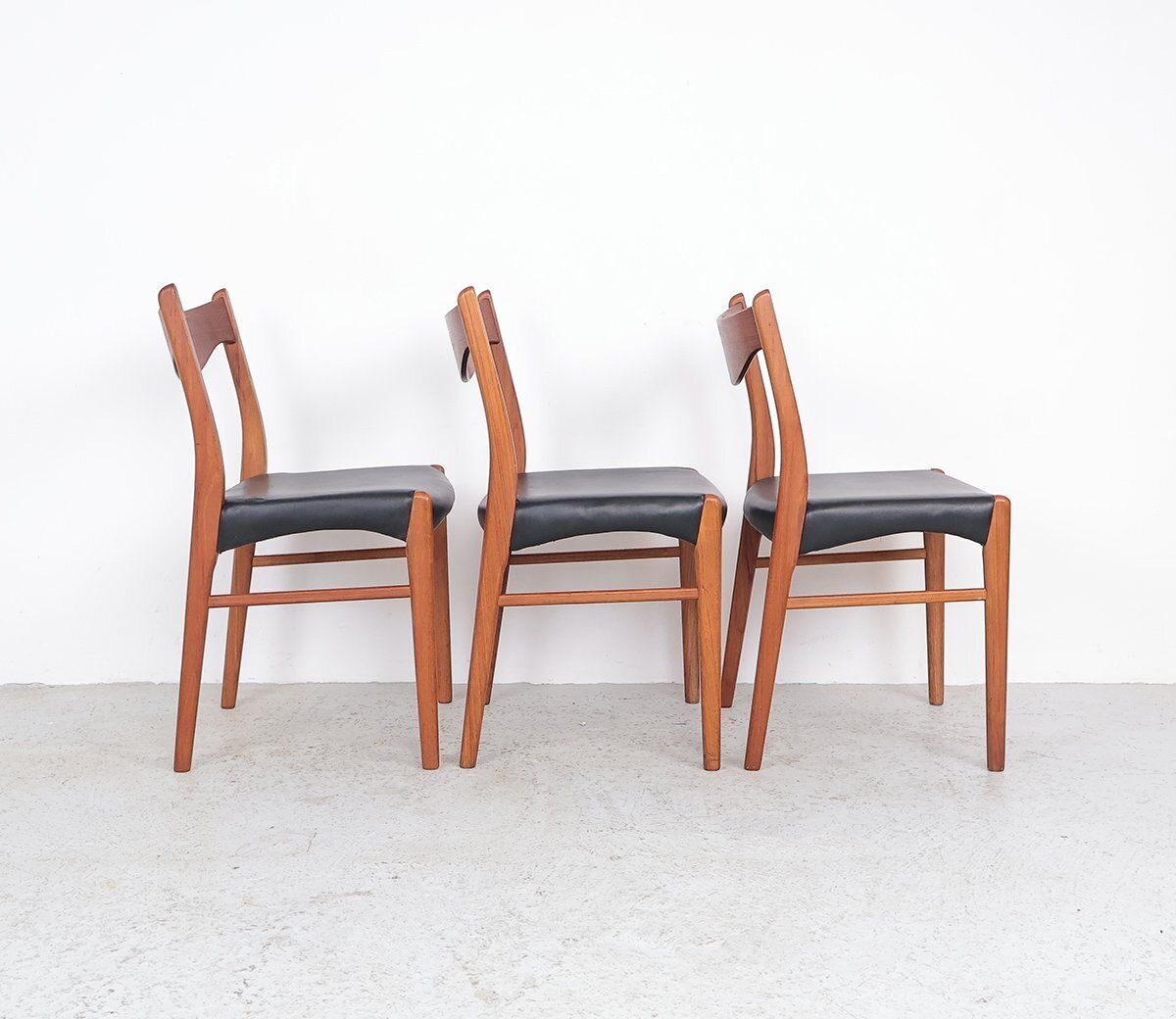 Teak And Leather Chairs By Arne Wahl Iversen For Glyngøre Stolefabrik, 1960s, Set Of 3 photo for sale