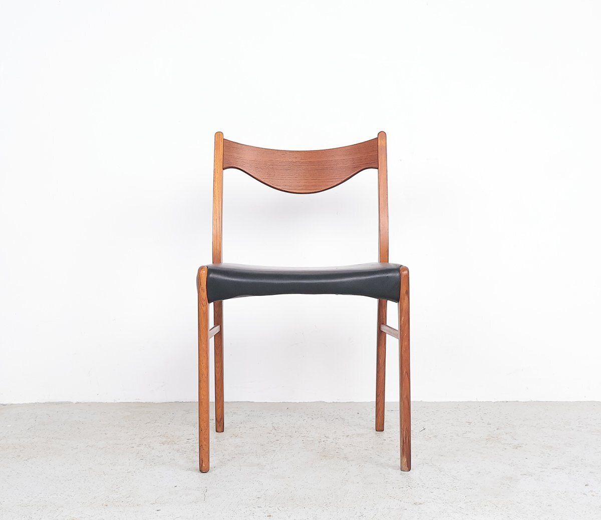 Teak And Leather Chairs By Arne Wahl Iversen For Glyngøre Stolefabrik, 1960s, Set Of 3 photo Furniture