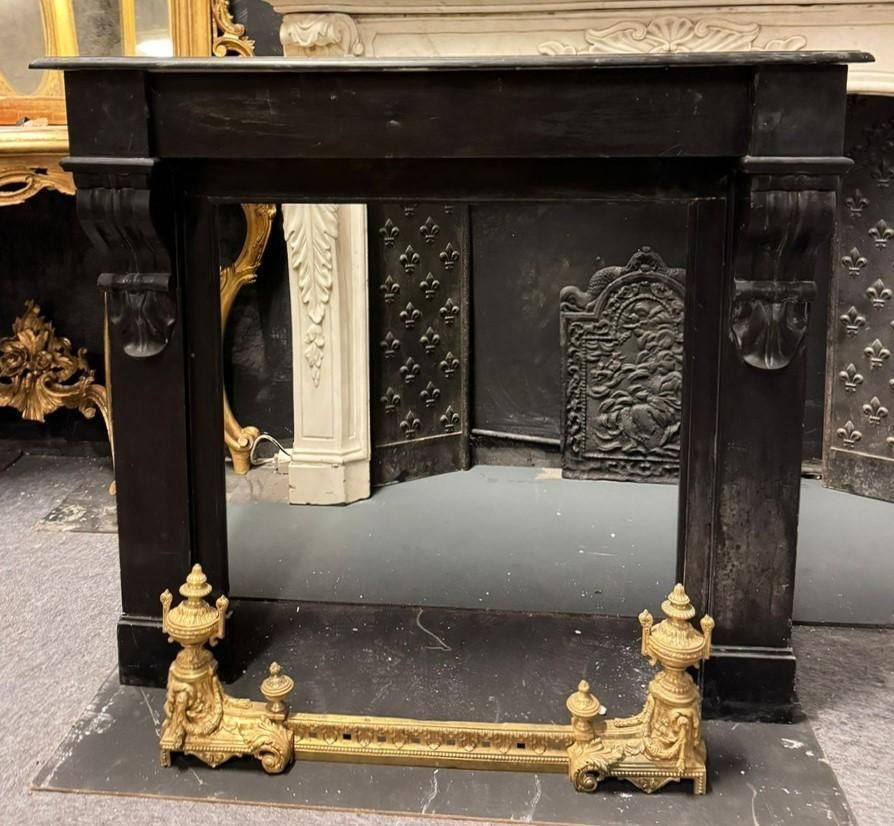 Camino Mantello In Marmo Nero Belgio, Forma Semplice Geometrica, Francia photo furniture