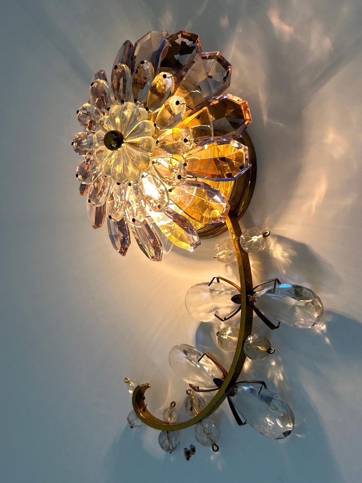 photo vinterior Amazing Palwa Iridescent Crystal Glass & Brass Flower Sconce Or Wall Lamp 1960s