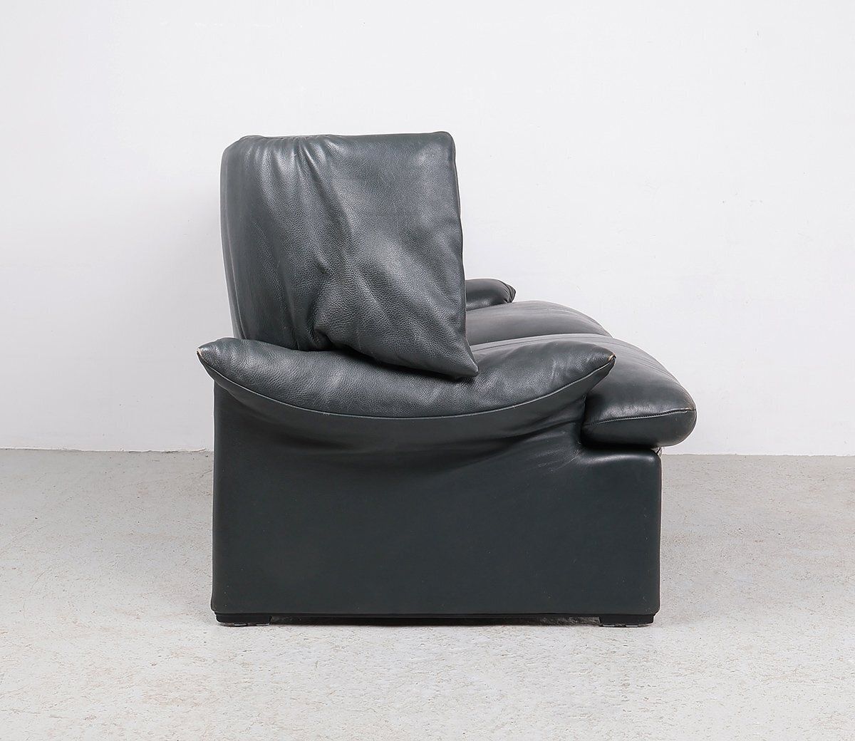 Set Of Leather Sofa With Pouf By Vico Magistretti For Cassina, 1980s photo vintage