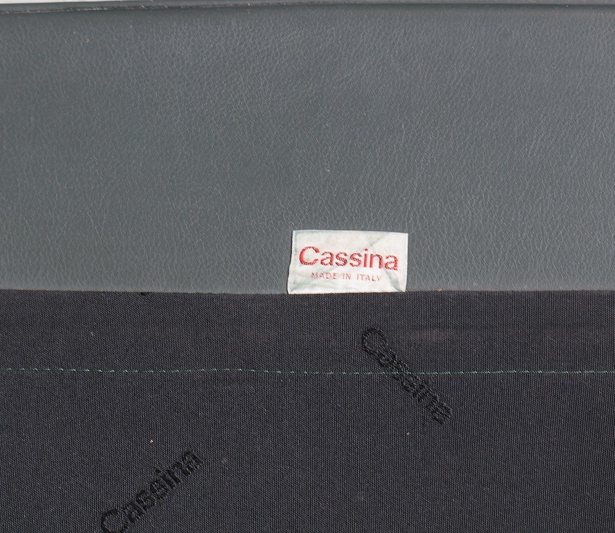 photo vintage Set Of Leather Sofa With Pouf By Vico Magistretti For Cassina, 1980s