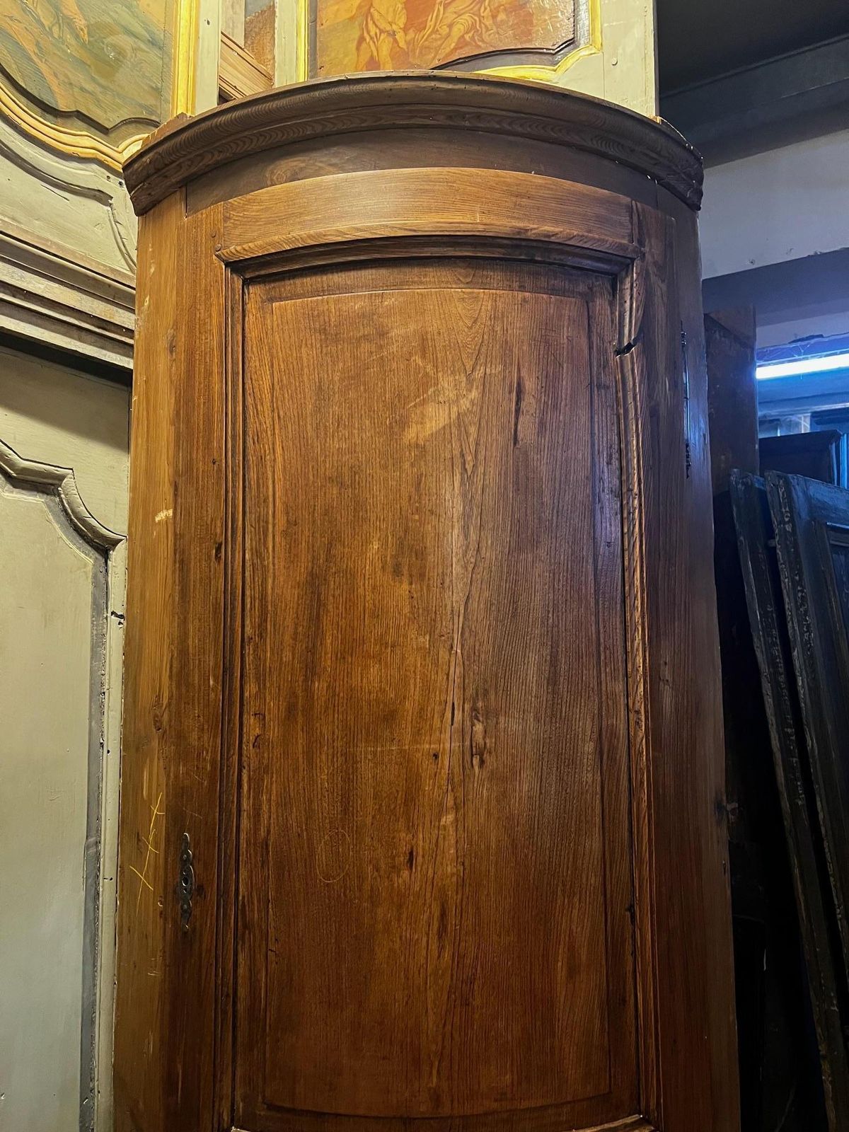 photo furniture No.2 Placard Oak Cornerboards With Top And Bottom Panels, Italy