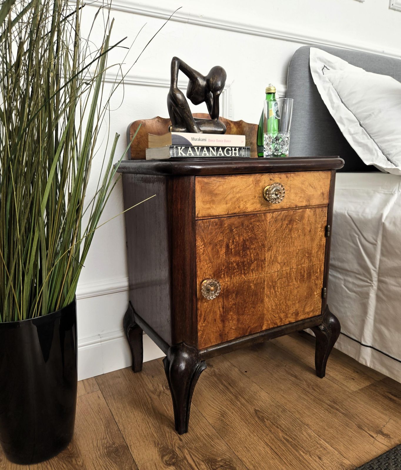 Pair Of Italian Art Deco Night Stands Bed Side Tables In Burl Walnut photo for sale