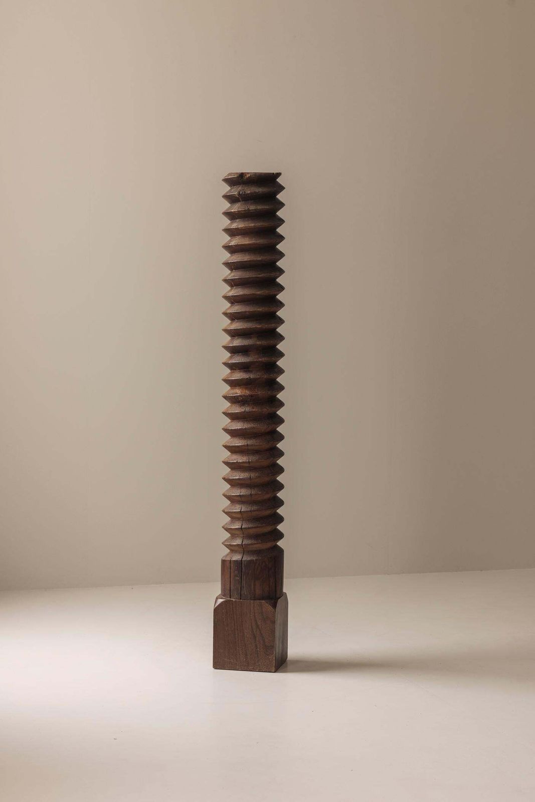 Large French Turned Oak Pedestal In The Taste Of Charles Dudouyt, France 1930s. photo vintage
