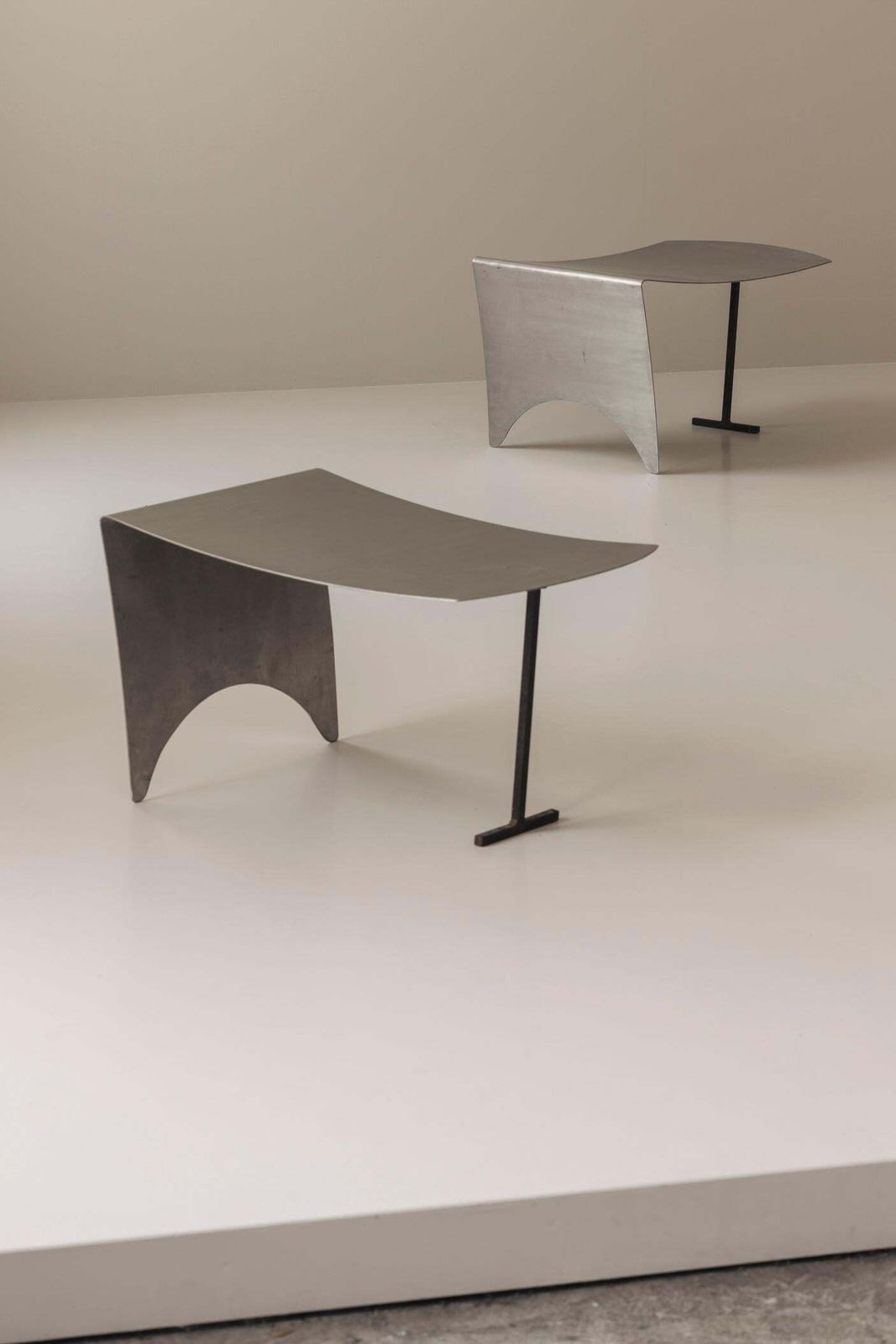 photo vintage A Striking Set Modernist Curved Metal Stools From France, Dating To The 1980s.