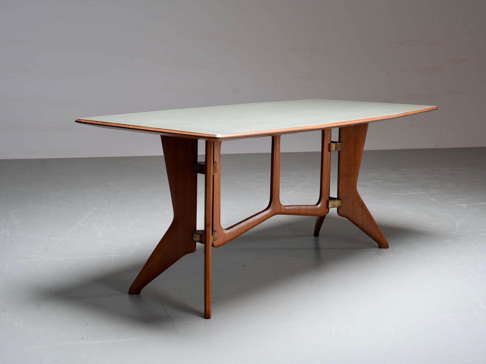 photo vintage Ariberto Colombo Eettafel In Walnoot, Glas En Messing, Italië, Ca. Jaren 1950