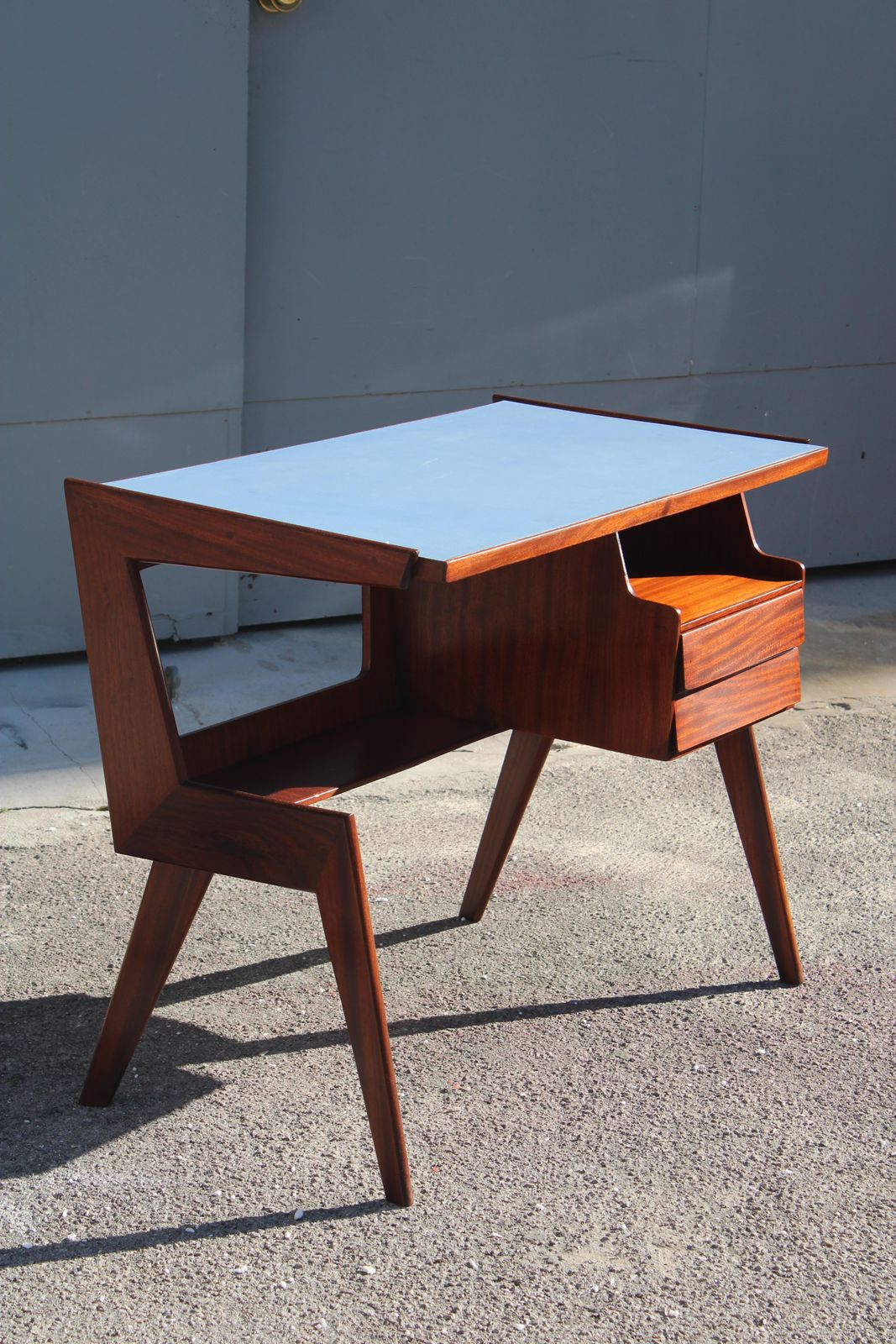 Piccolo Scrittoio Geometrico Vittorio Dassi In Legno Laminato Blu Mid Century photo for sale