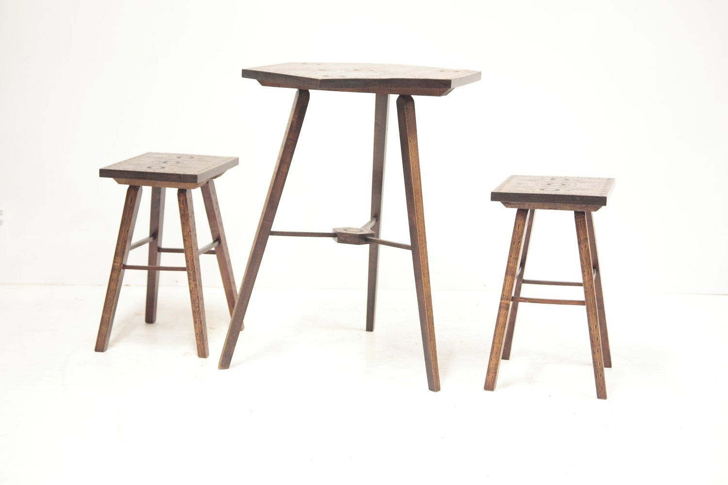 Handgesneden Volkskunst Tafel En Krukken, Voormalig Tsjecho Slowakije, Jaren 1960, Set Van 3 photo vintage