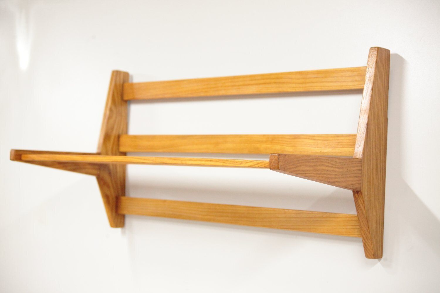 Mid Century Wandplank Van Essenhout, Voormalig Tsjecho Slowakije, Jaren 1970