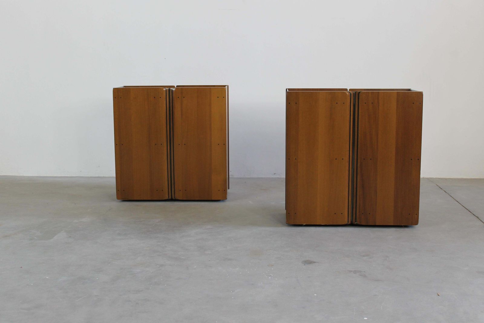 photo furniture Tobia & Afra Scarpa Set Of Two Nightstands In Walnut By Maxalto 1970s Italy