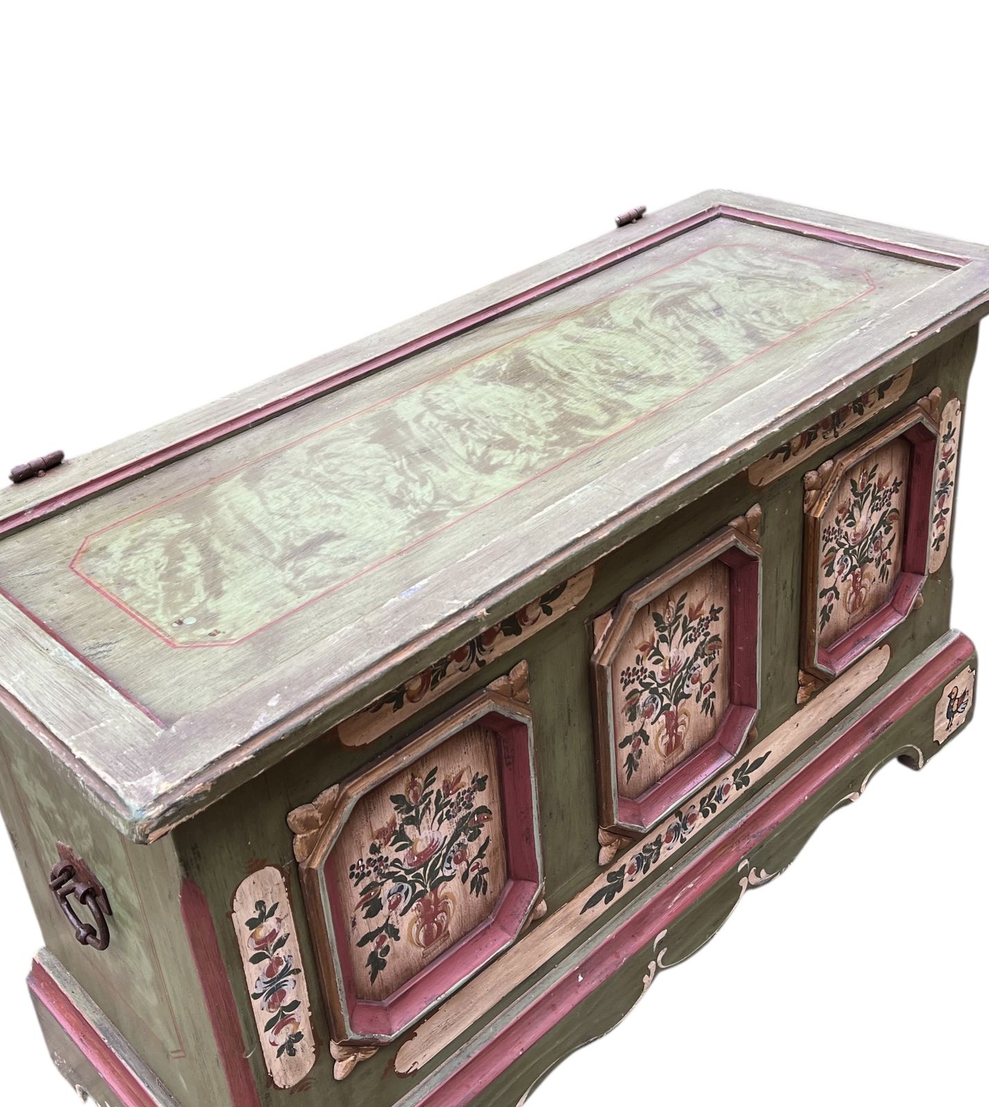 "Anno 1800” Series Trunk By Voglauer photo vinterior