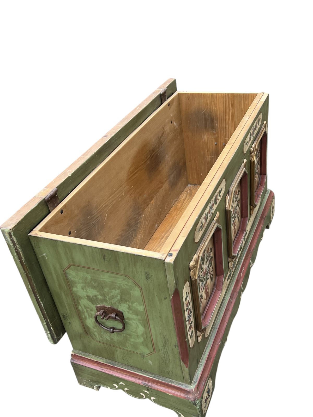 "Anno 1800” Series Trunk By Voglauer photo vintage