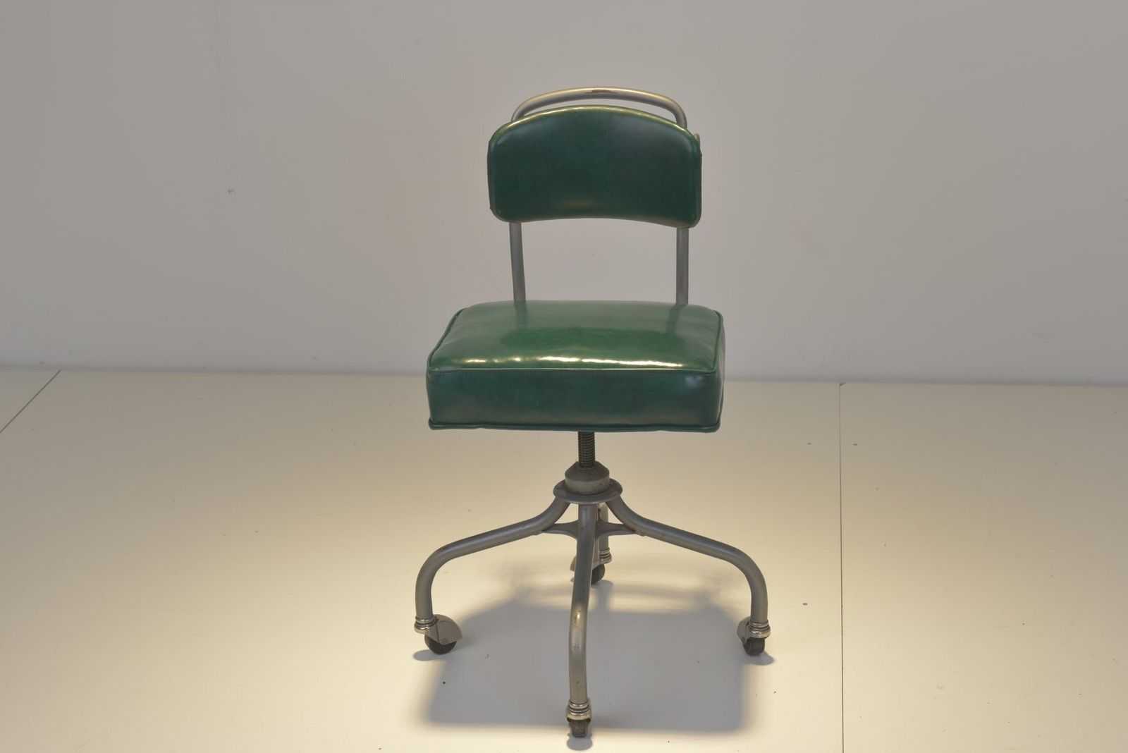 Furniture American Office Chair With Steelcase, 1950 photo