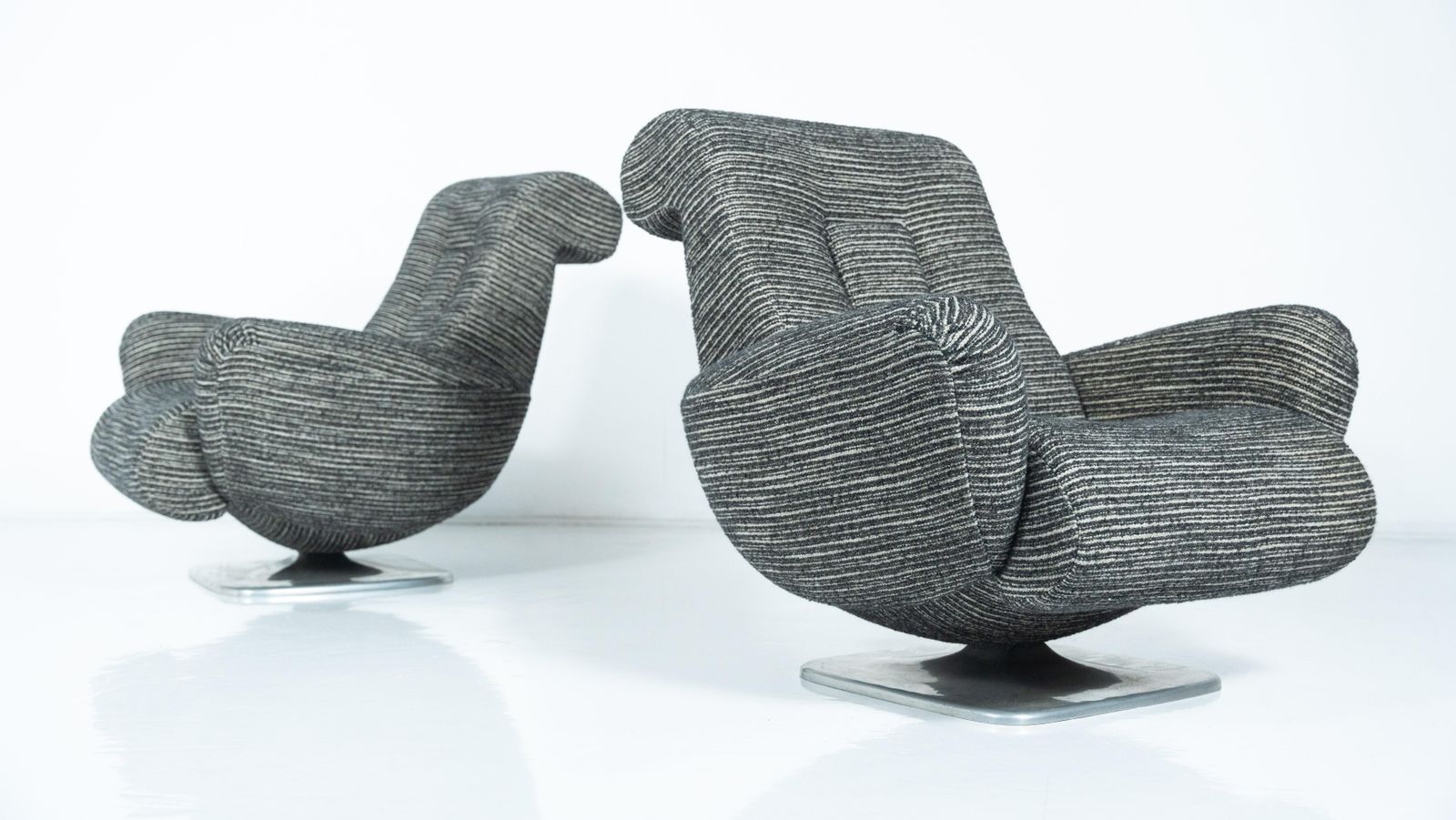 5526.0 Mid Century Pair Of Armchairs, 1960s photo