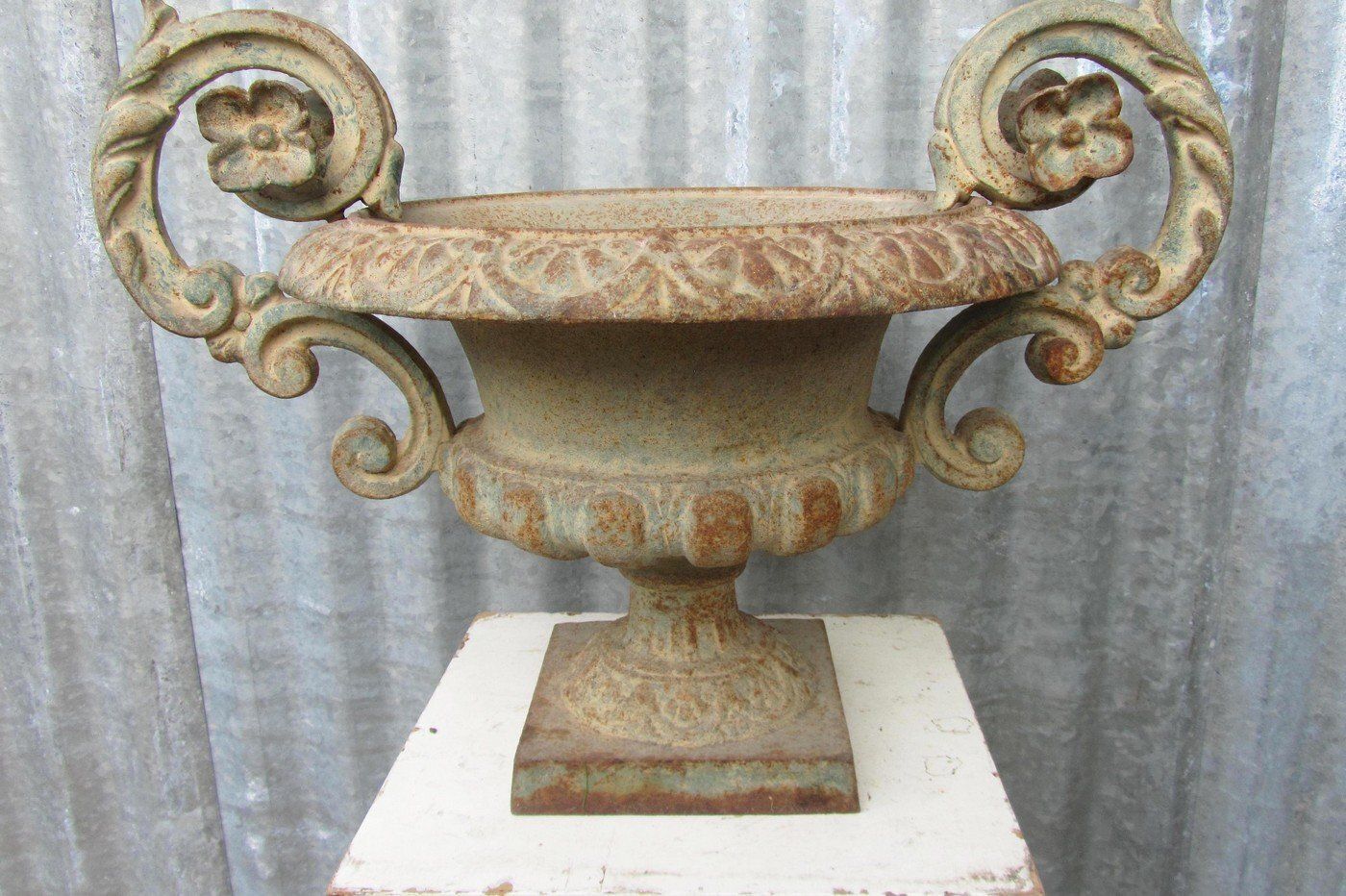 Early 19th Century Cast Iron Planter With Scrolled Foliate Handles
