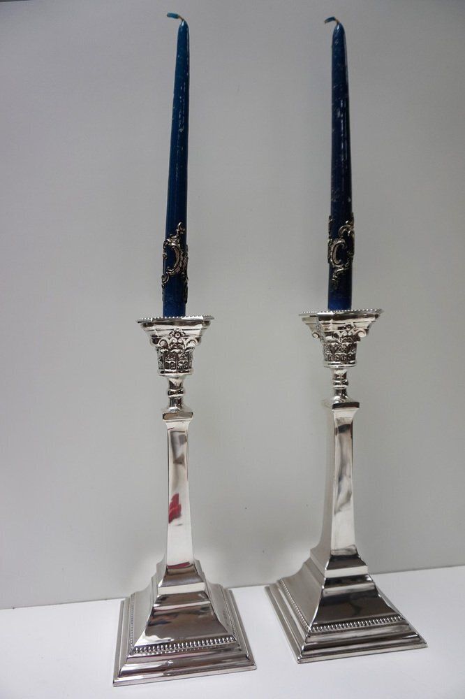 photo vintage Neoclassical Sterling Silver Column Form Candleholders Birmingham By Bayliss And Coulthard, 1913, Set Of 2