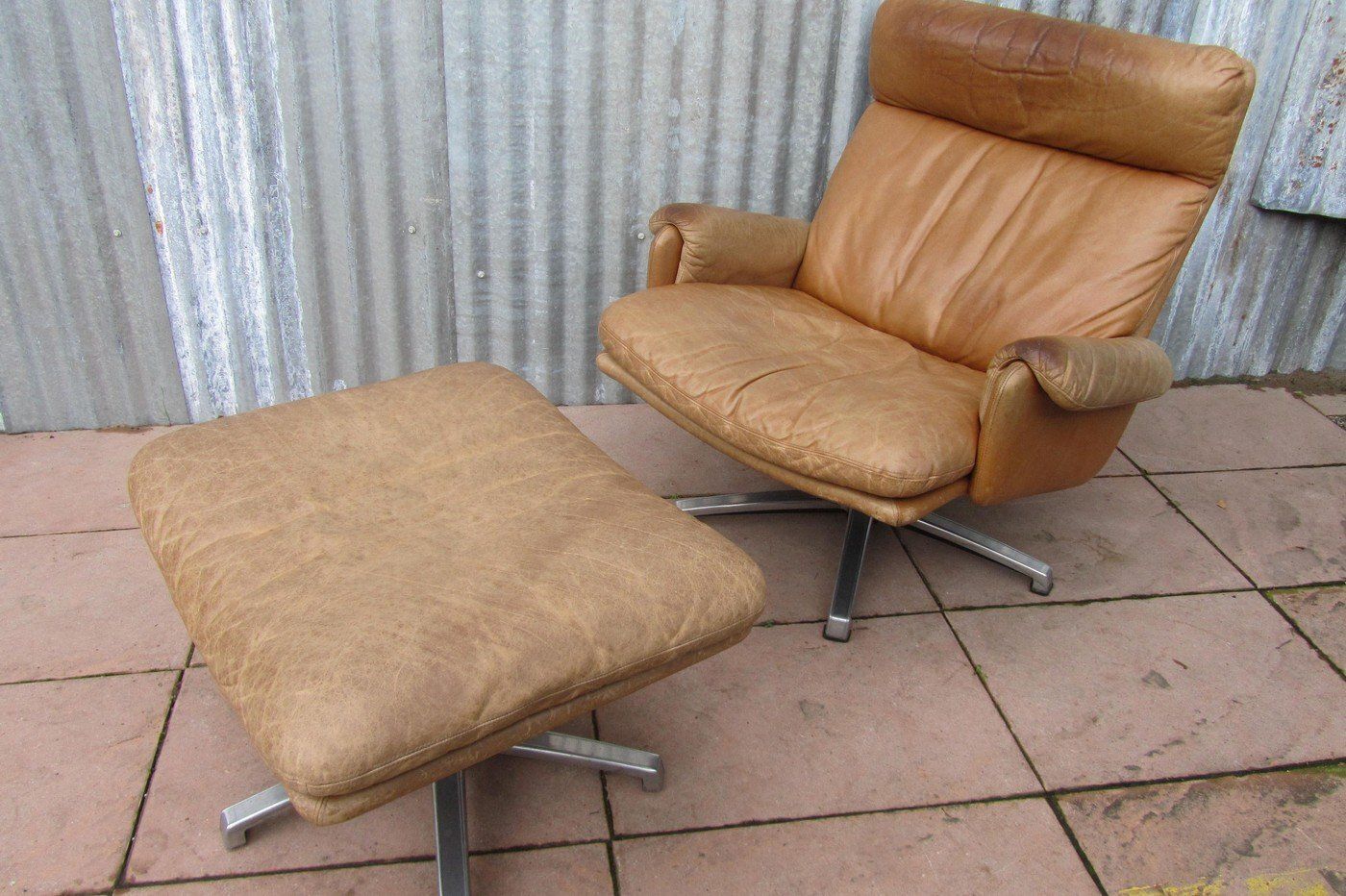 photo vinterior Set Of Mid Century Leather High Back Swivel Armchair With Ottoman, 1960s