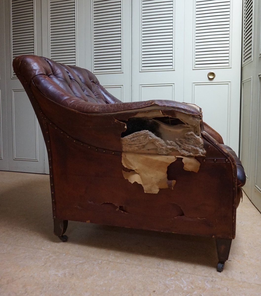photo vintage 19th Century Distressed Leather Chesterfield Library Armchair