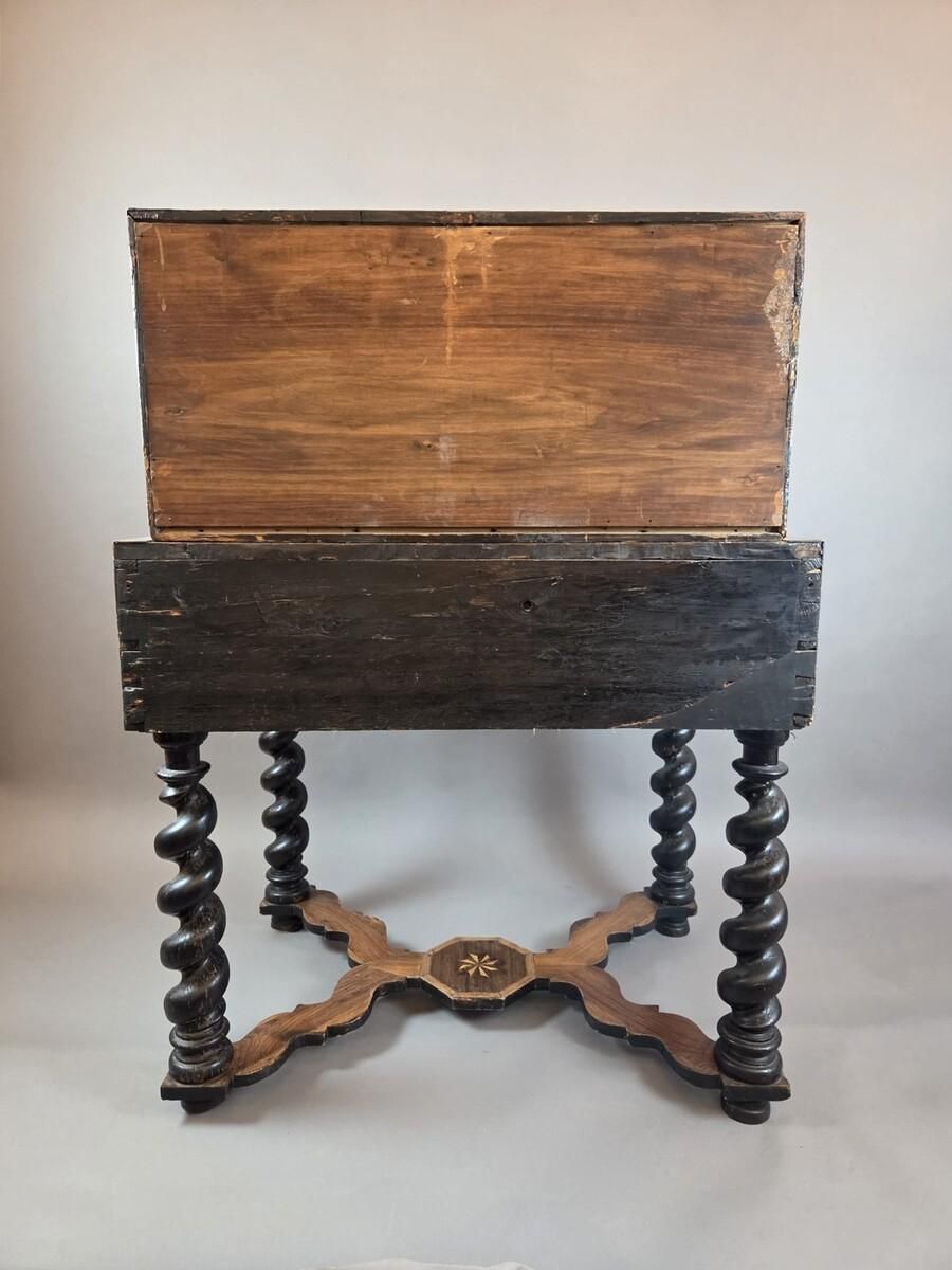 photo vinterior Cabinet, Walnut And Mahogany, Bone Ornamentation, Flanders , Late 18th