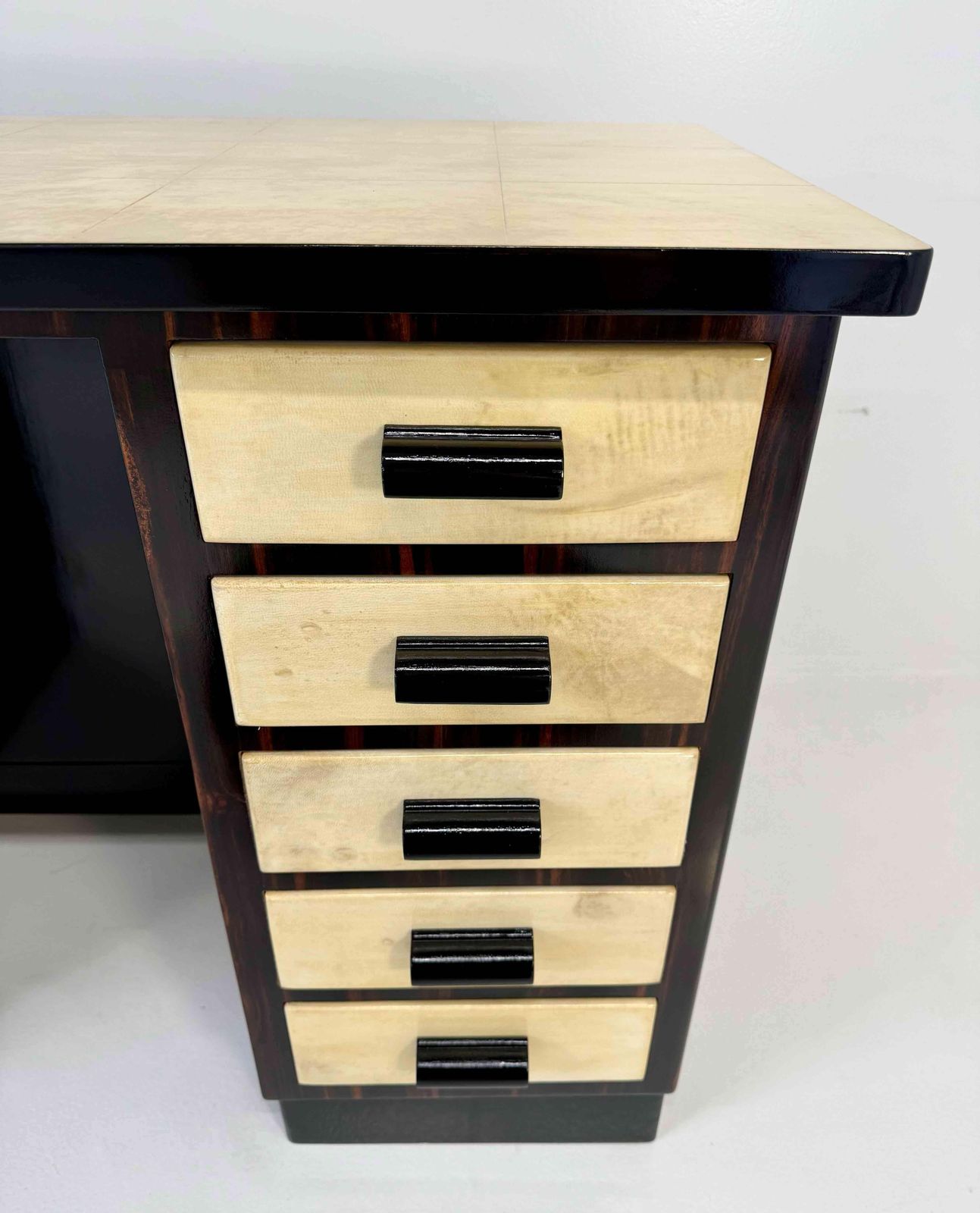 Pair Of Italian Art Deco Twin Desks In Macassar And Parchment, 1940s photo vintage