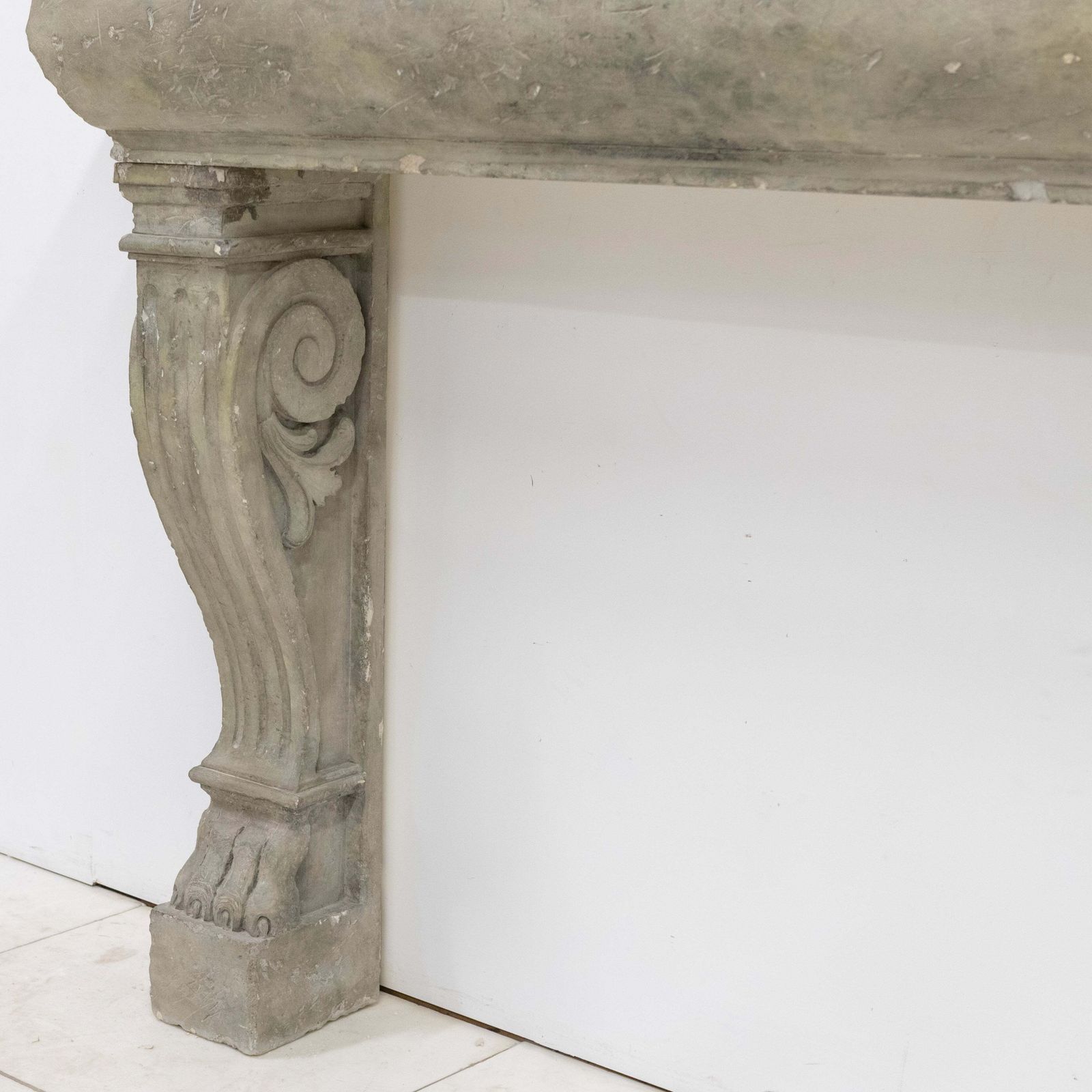 photo vintage Ornate Carved Antique Stone Fireplace Surroud