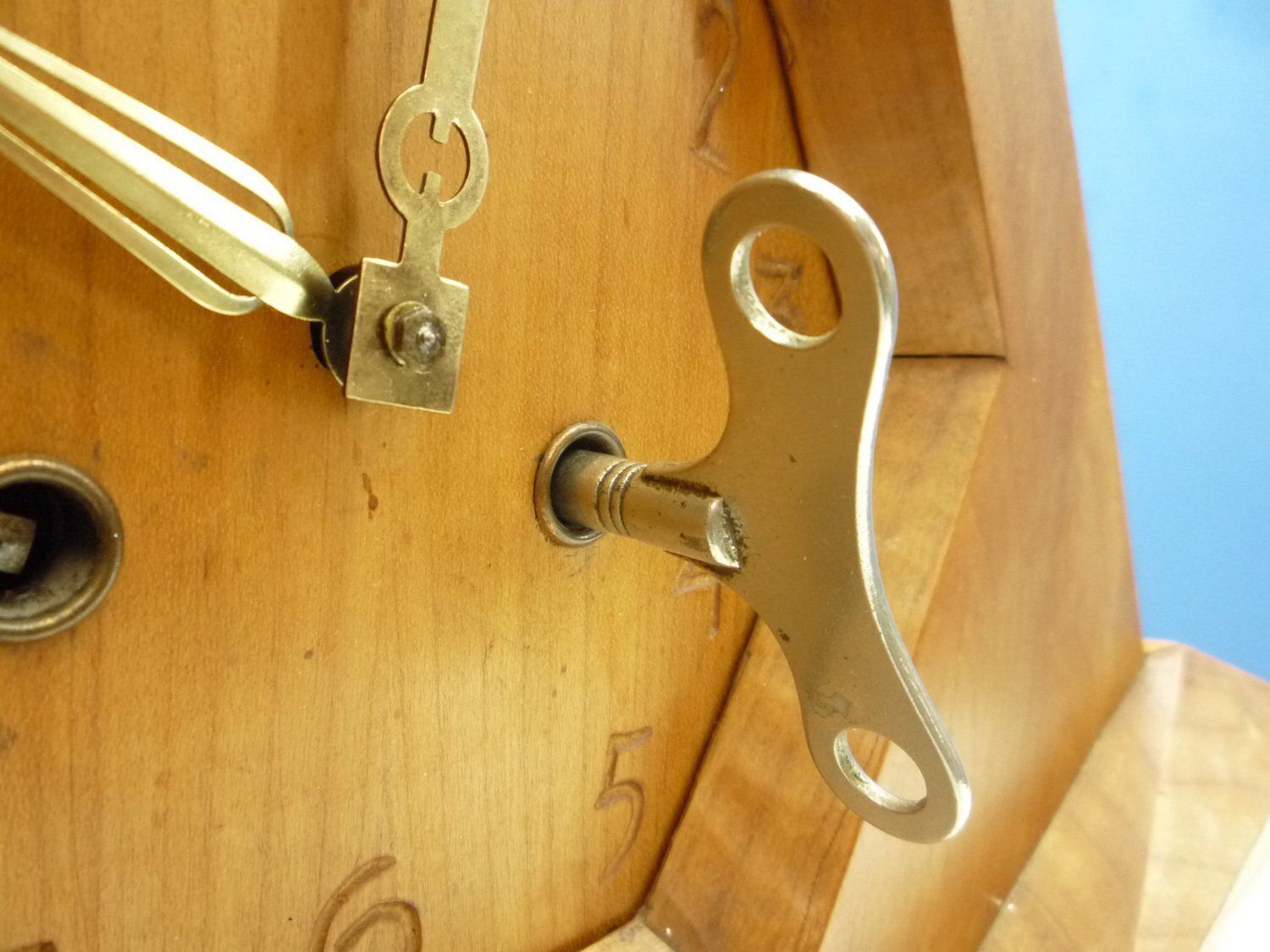 Anthroposophical Limewood Clock By Siegfried Pütz, Germany, 1920s photo vinterior